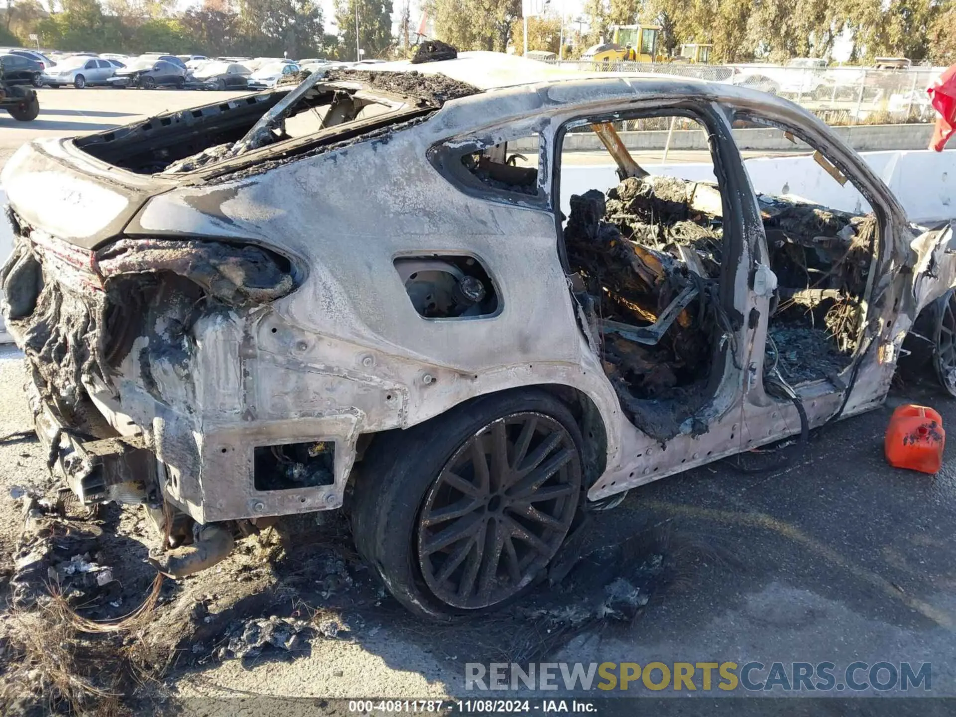 4 Photograph of a damaged car 5UXCY4C07M9F94968 BMW X6 2021