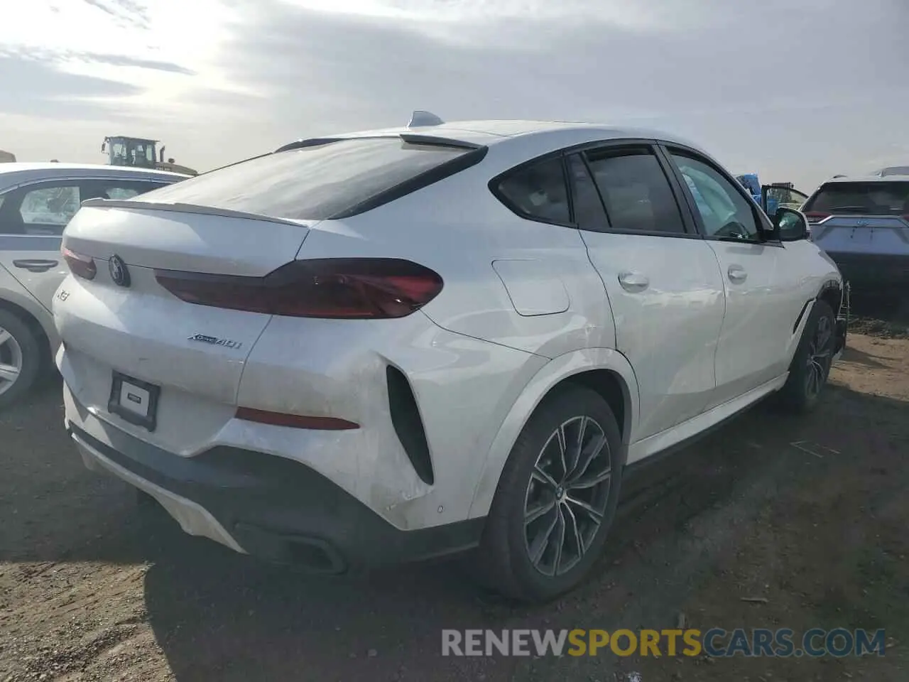 3 Photograph of a damaged car 5UXCY6C08M9G12194 BMW X6 2021