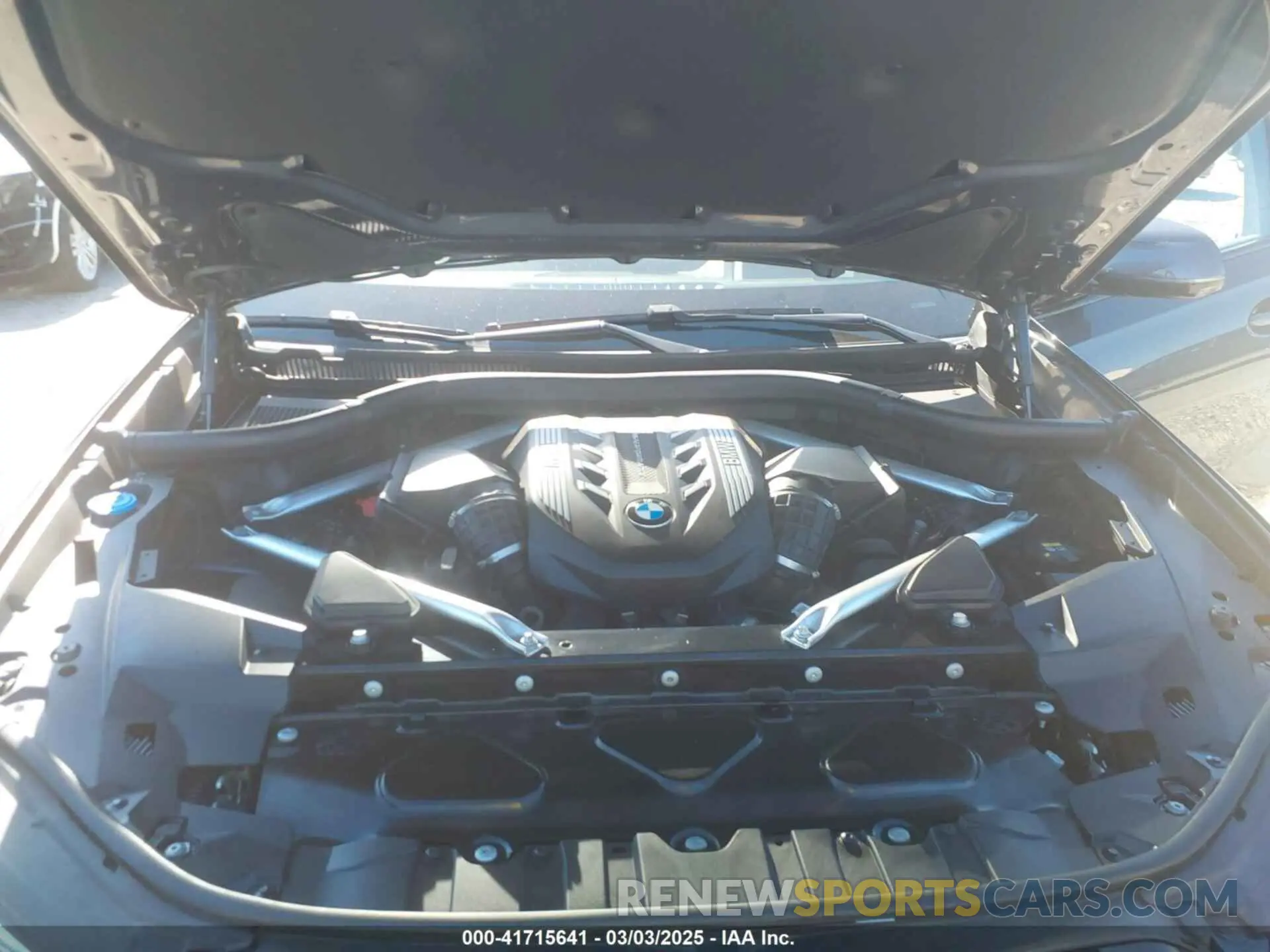 10 Photograph of a damaged car 5UXCY8C07M9E32426 BMW X6 2021