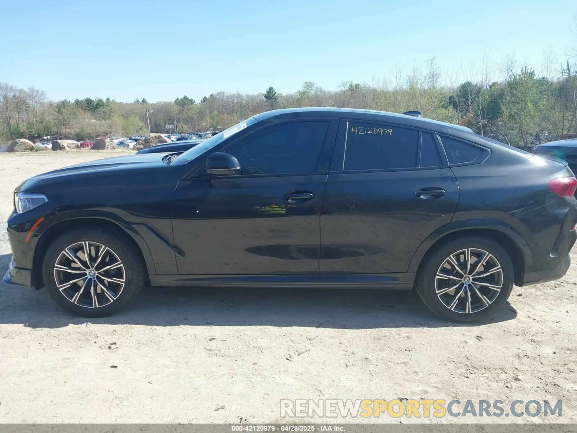 14 Photograph of a damaged car 5UXCY8C08M9E32340 BMW X6 2021
