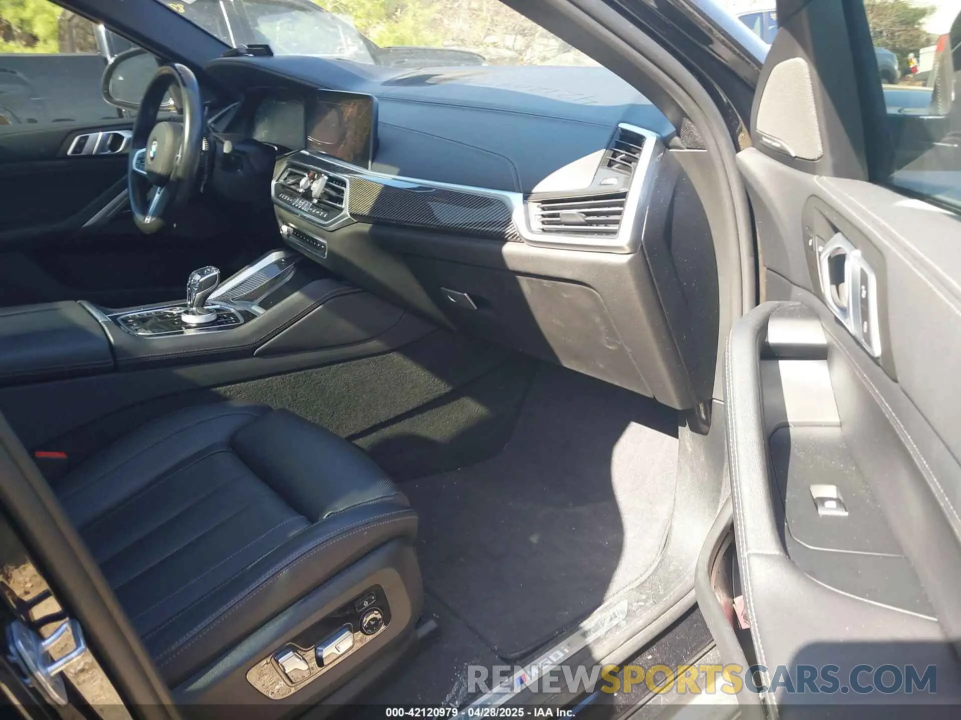 5 Photograph of a damaged car 5UXCY8C08M9E32340 BMW X6 2021
