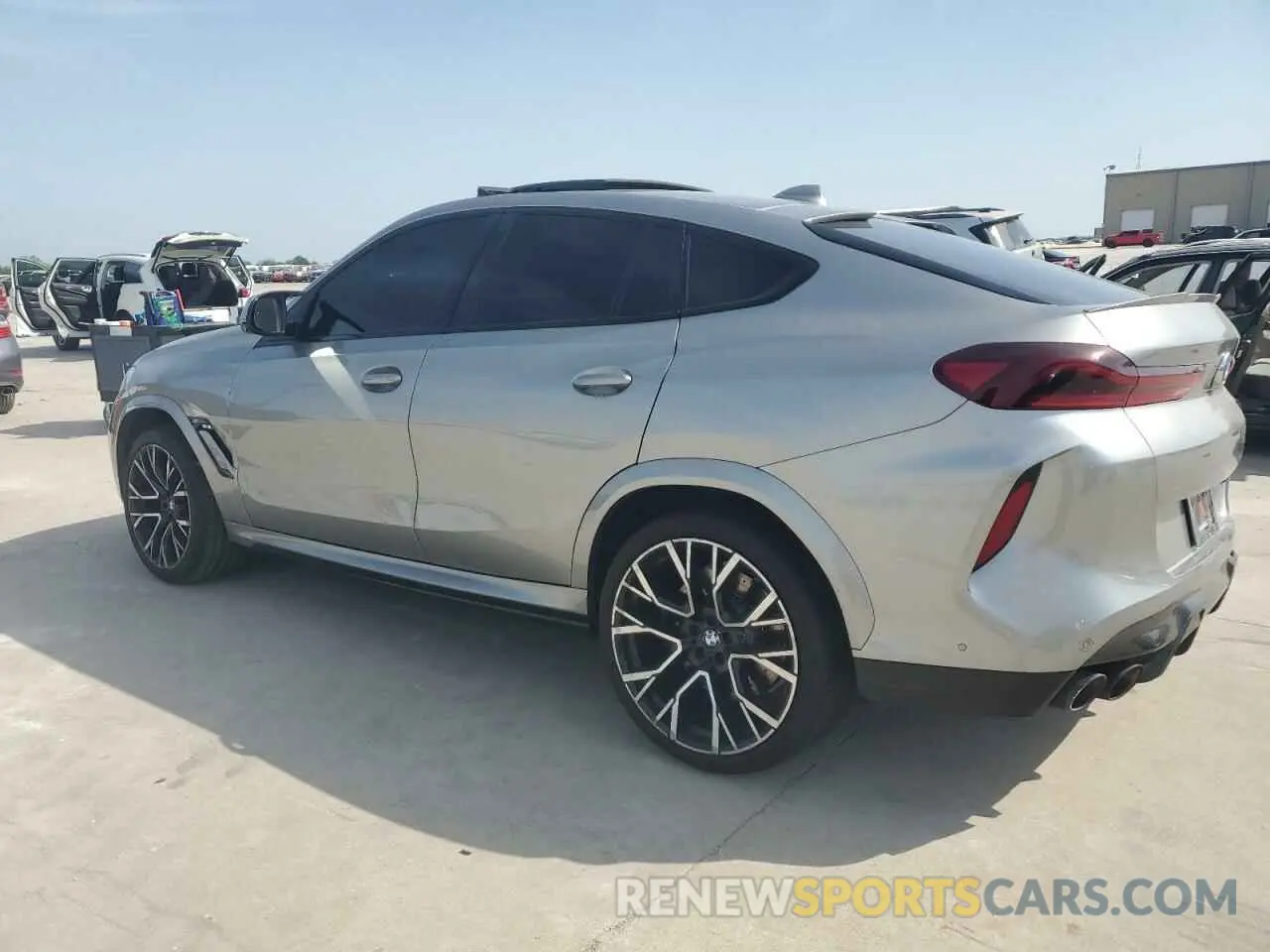 2 Photograph of a damaged car 5YMCY0C04M9E35939 BMW X6 2021