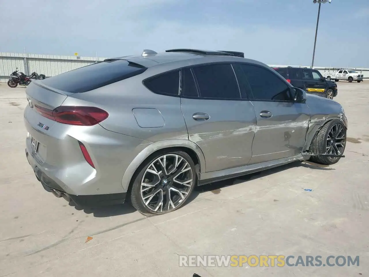 3 Photograph of a damaged car 5YMCY0C04M9E35939 BMW X6 2021