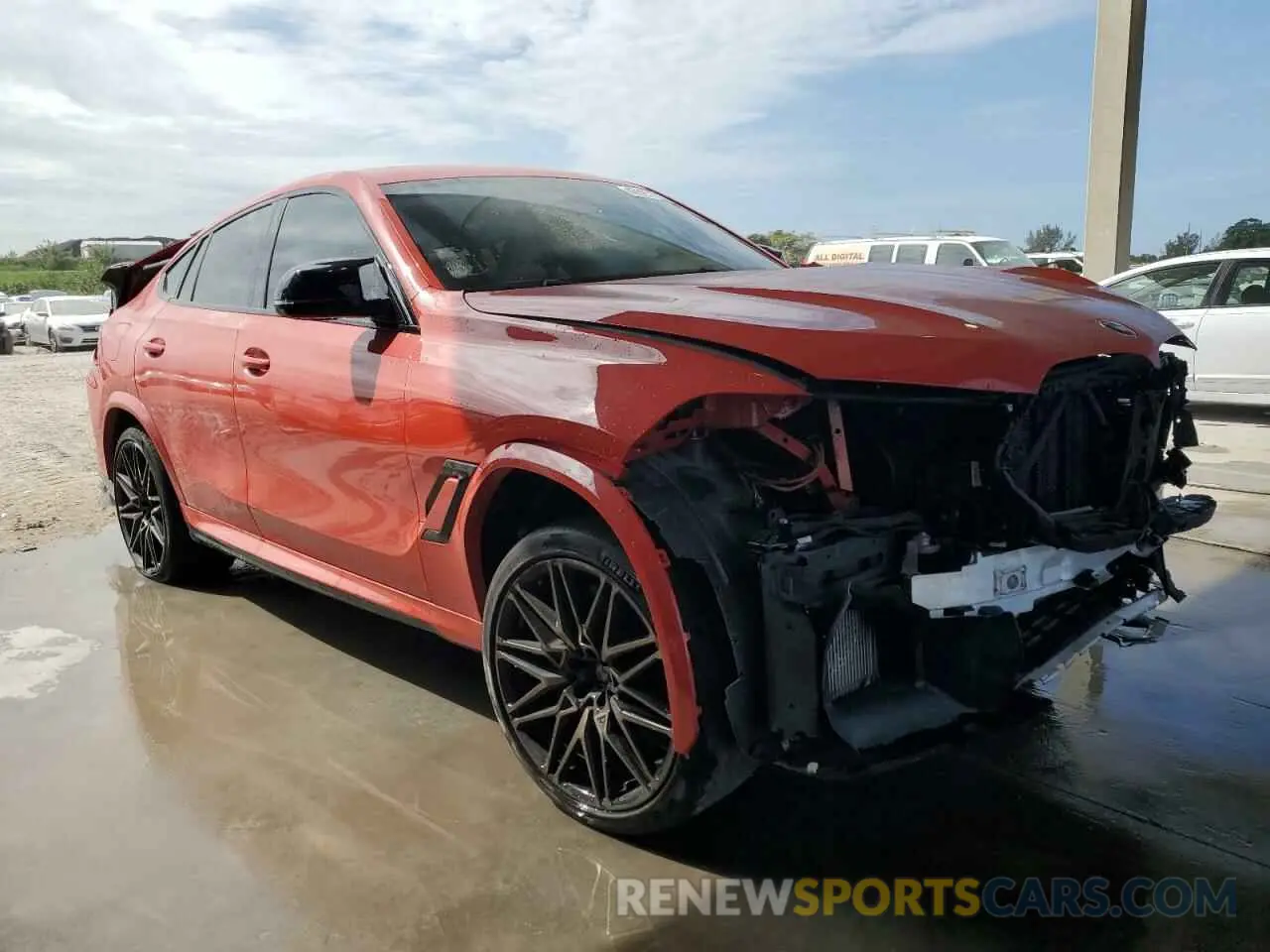 4 Photograph of a damaged car 5YMCY0C0XM9H79257 BMW X6 2021