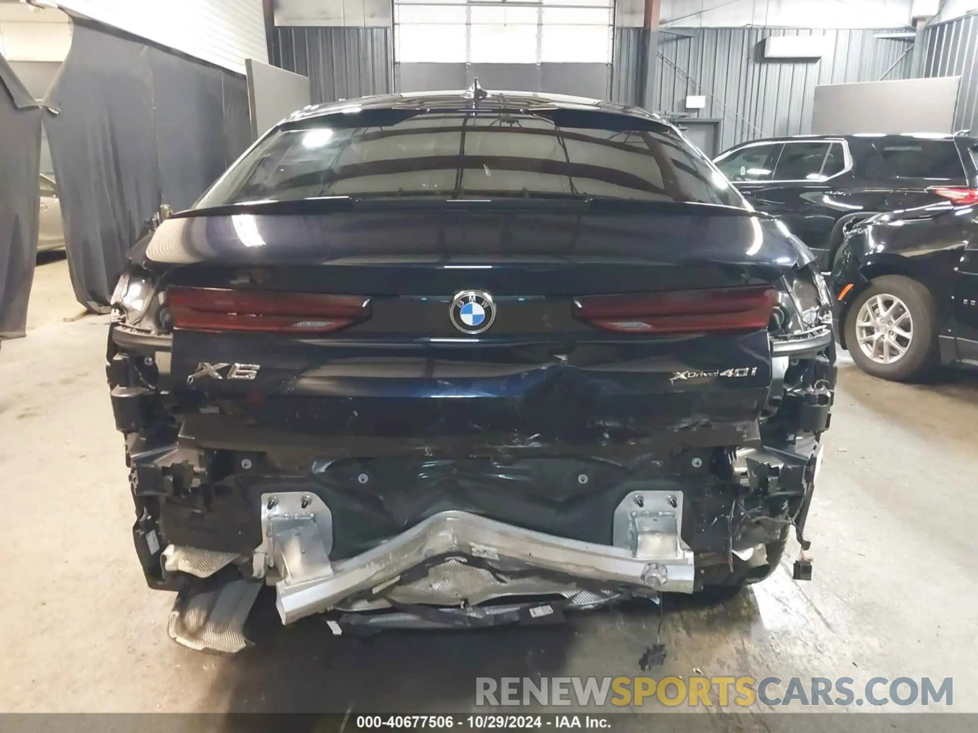 6 Photograph of a damaged car 5UXCY6C00N9L31389 BMW X6 2022