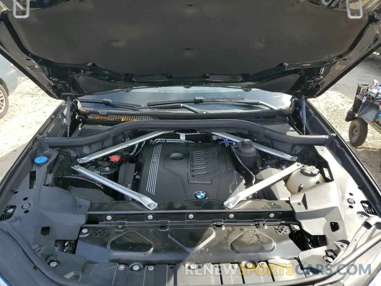 13 Photograph of a damaged car 5UXCY6C01N9K49185 BMW X6 2022
