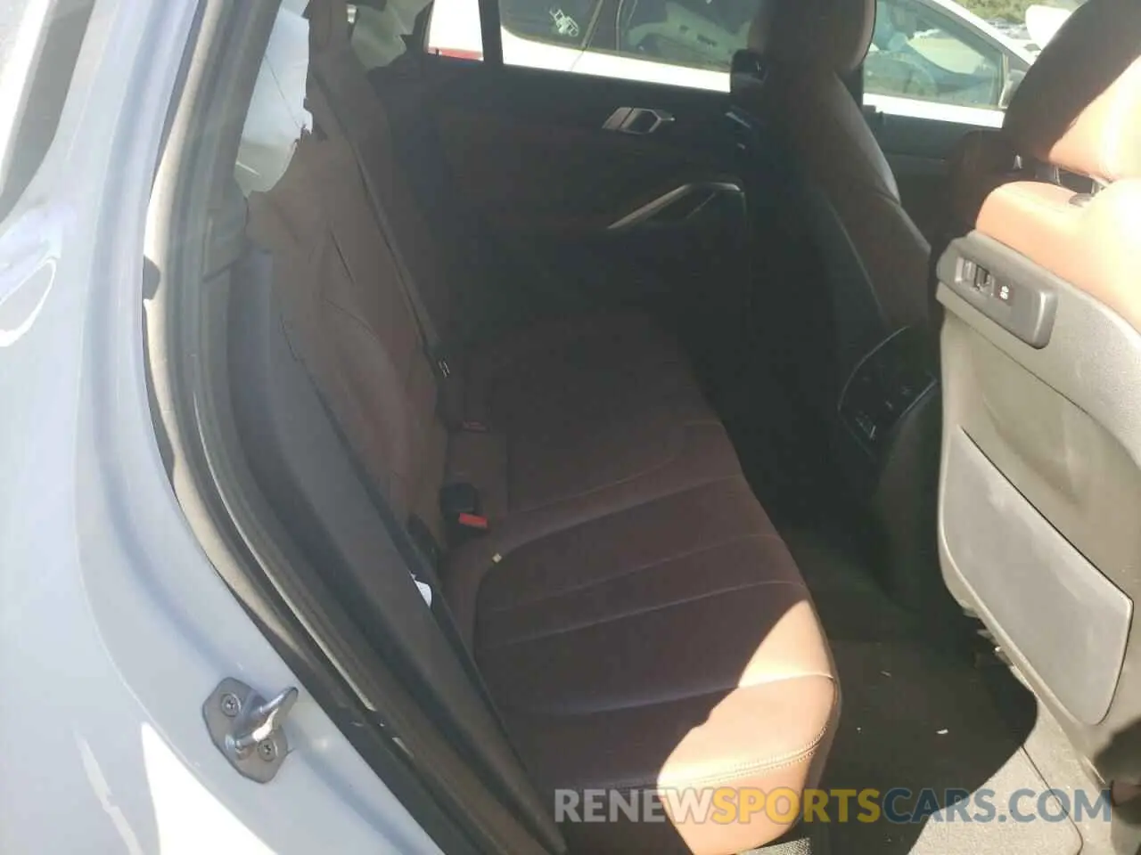 10 Photograph of a damaged car 5UXCY6C07N9K75399 BMW X6 2022