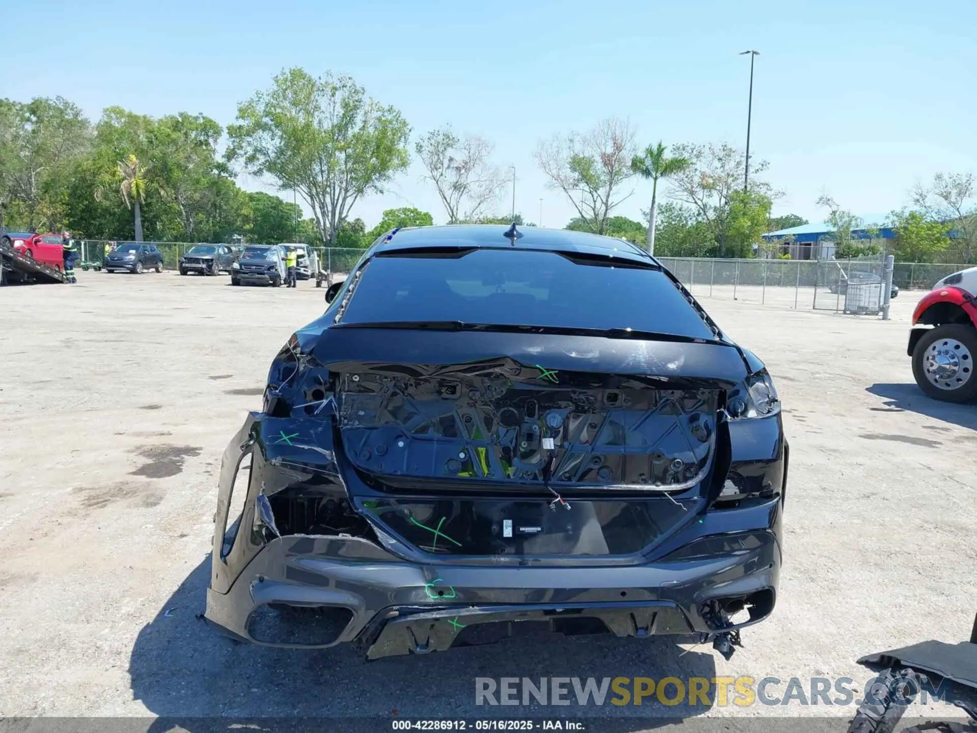 17 Photograph of a damaged car 5UXCY6C09N9L97438 BMW X6 2022