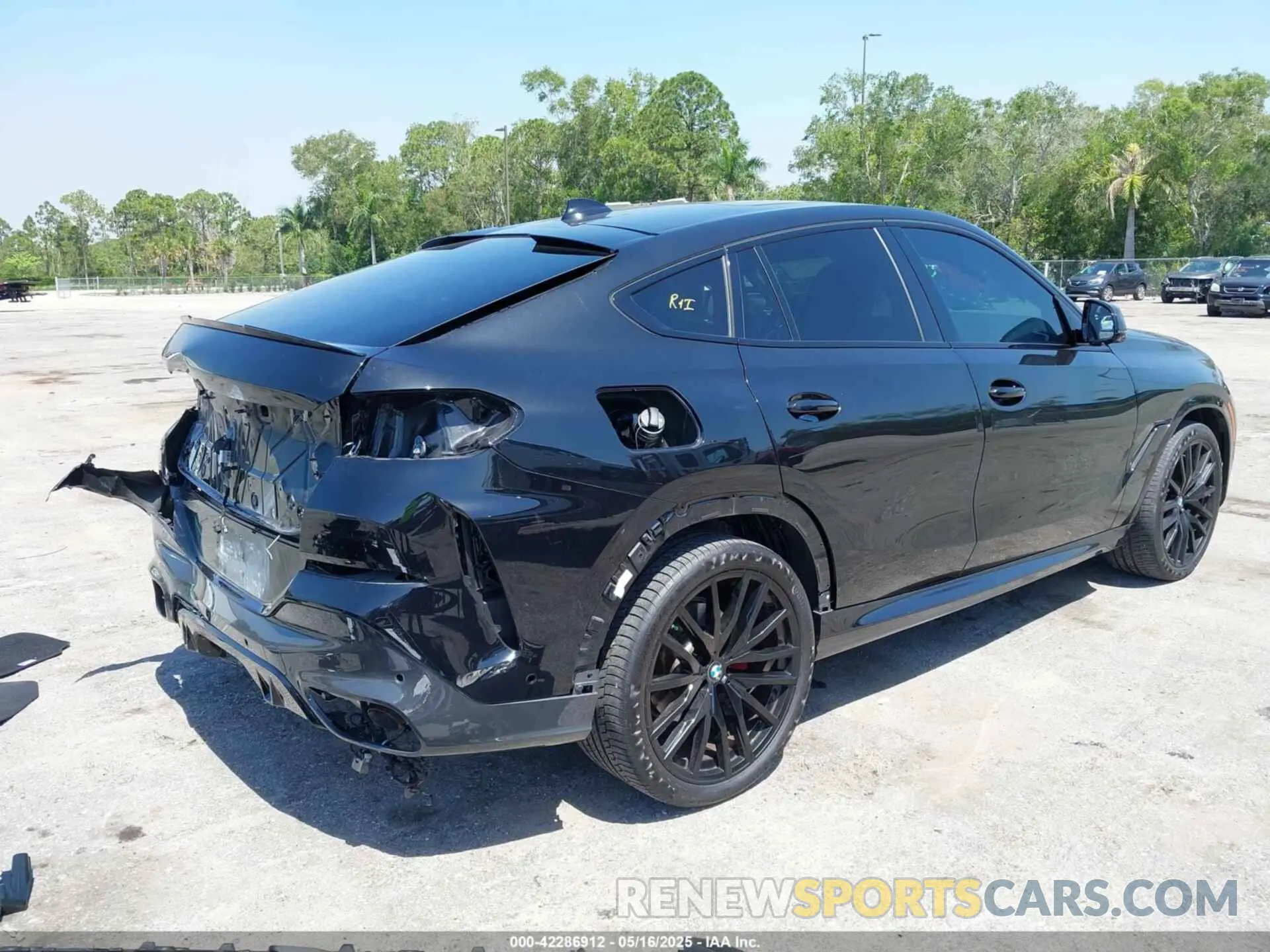 4 Photograph of a damaged car 5UXCY6C09N9L97438 BMW X6 2022