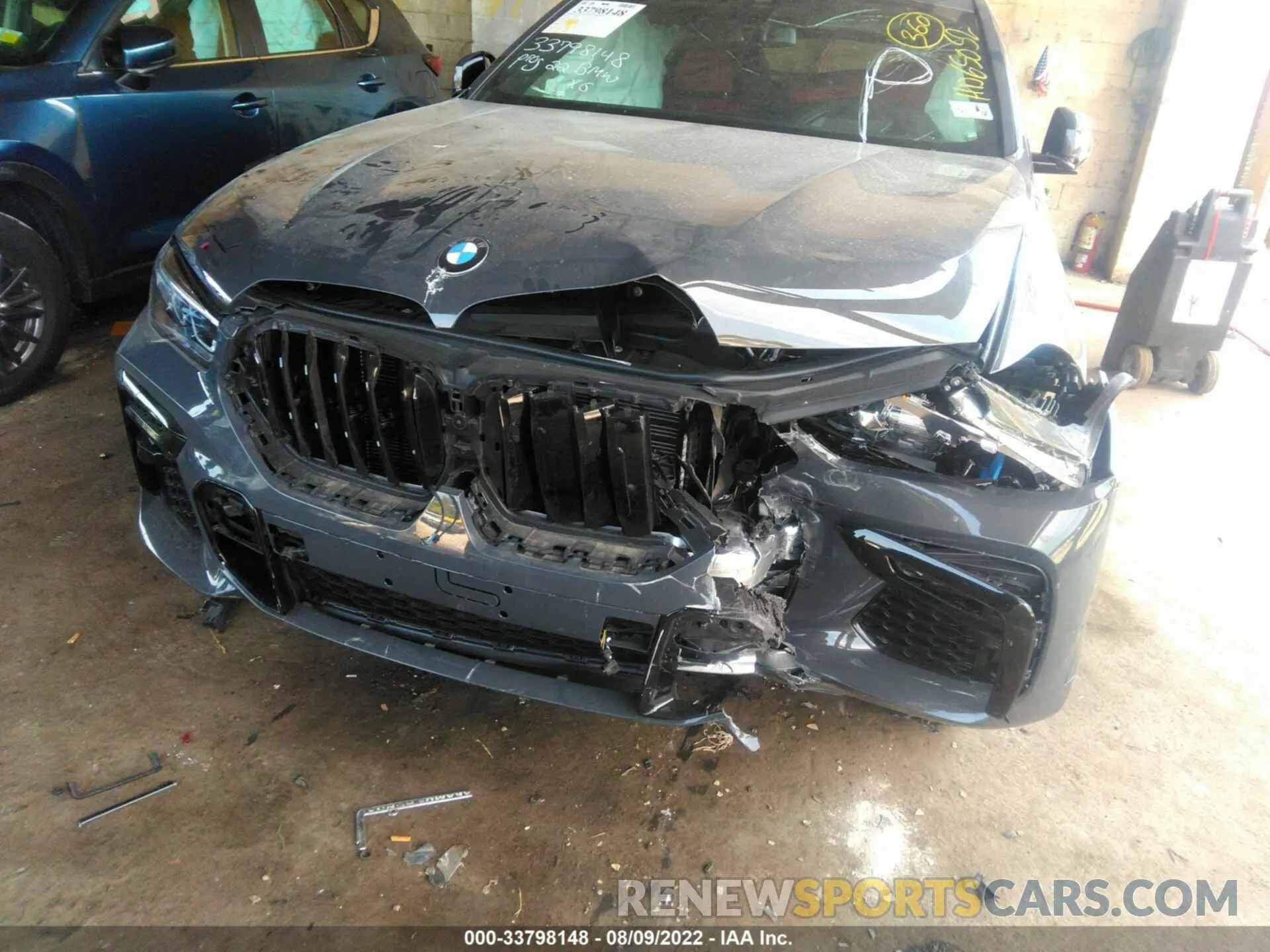 6 Photograph of a damaged car 5UXCY8C05N9L14180 BMW X6 2022