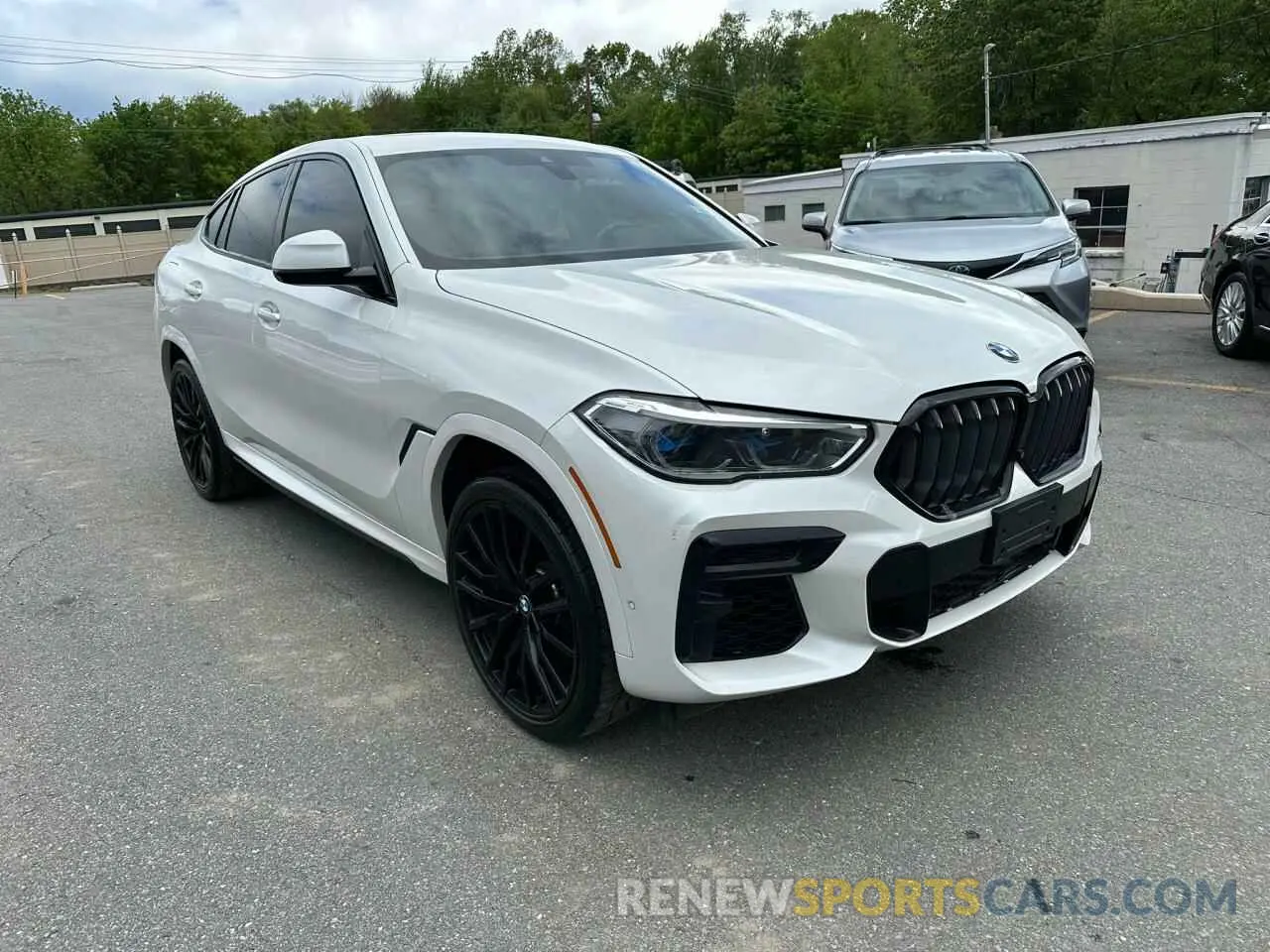 4 Photograph of a damaged car 5UXCY8C07N9J38801 BMW X6 2022
