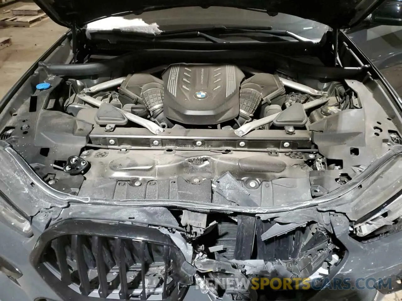 11 Photograph of a damaged car 5UXCY8C09N9L48414 BMW X6 2022