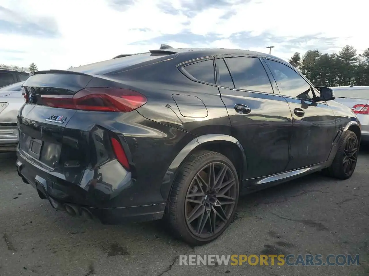 3 Photograph of a damaged car 5YMCY0C00N9L67461 BMW X6 2022