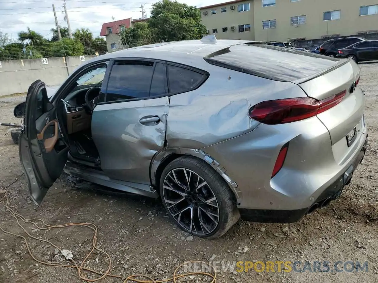 2 Photograph of a damaged car 5YMCY0C01N9M57041 BMW X6 2022