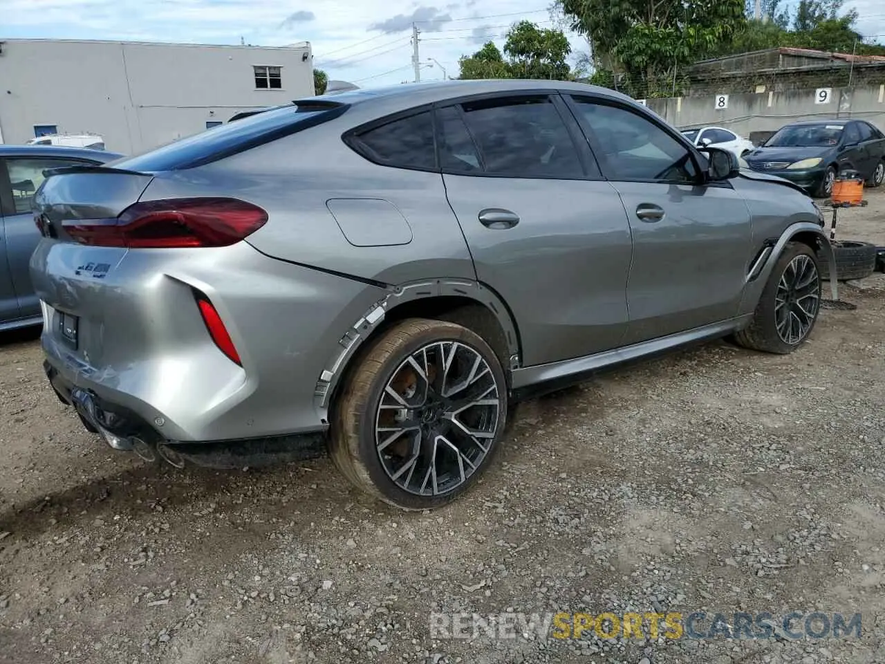 3 Photograph of a damaged car 5YMCY0C01N9M57041 BMW X6 2022