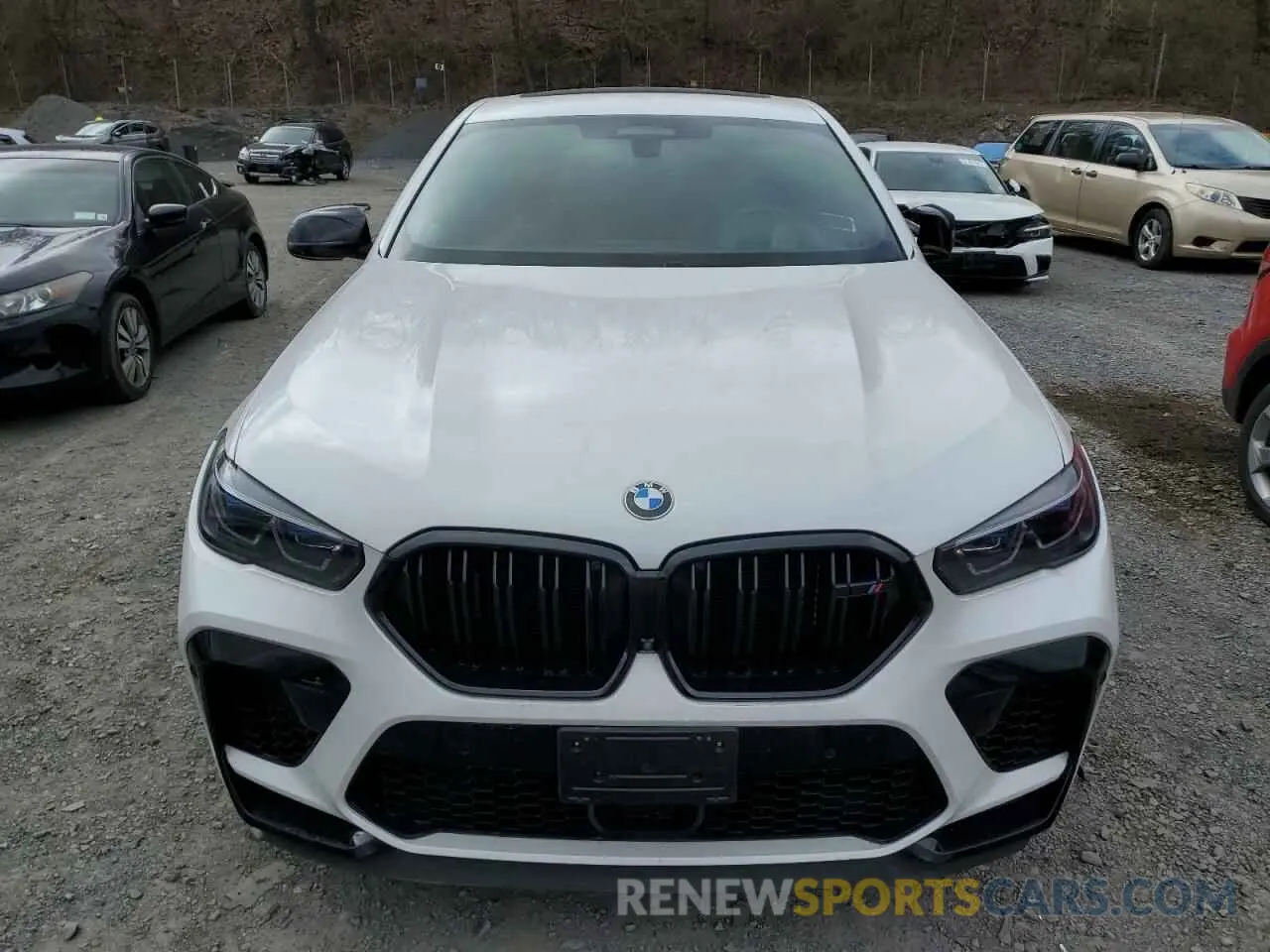 5 Photograph of a damaged car 5YMCY0C09N9J70336 BMW X6 2022