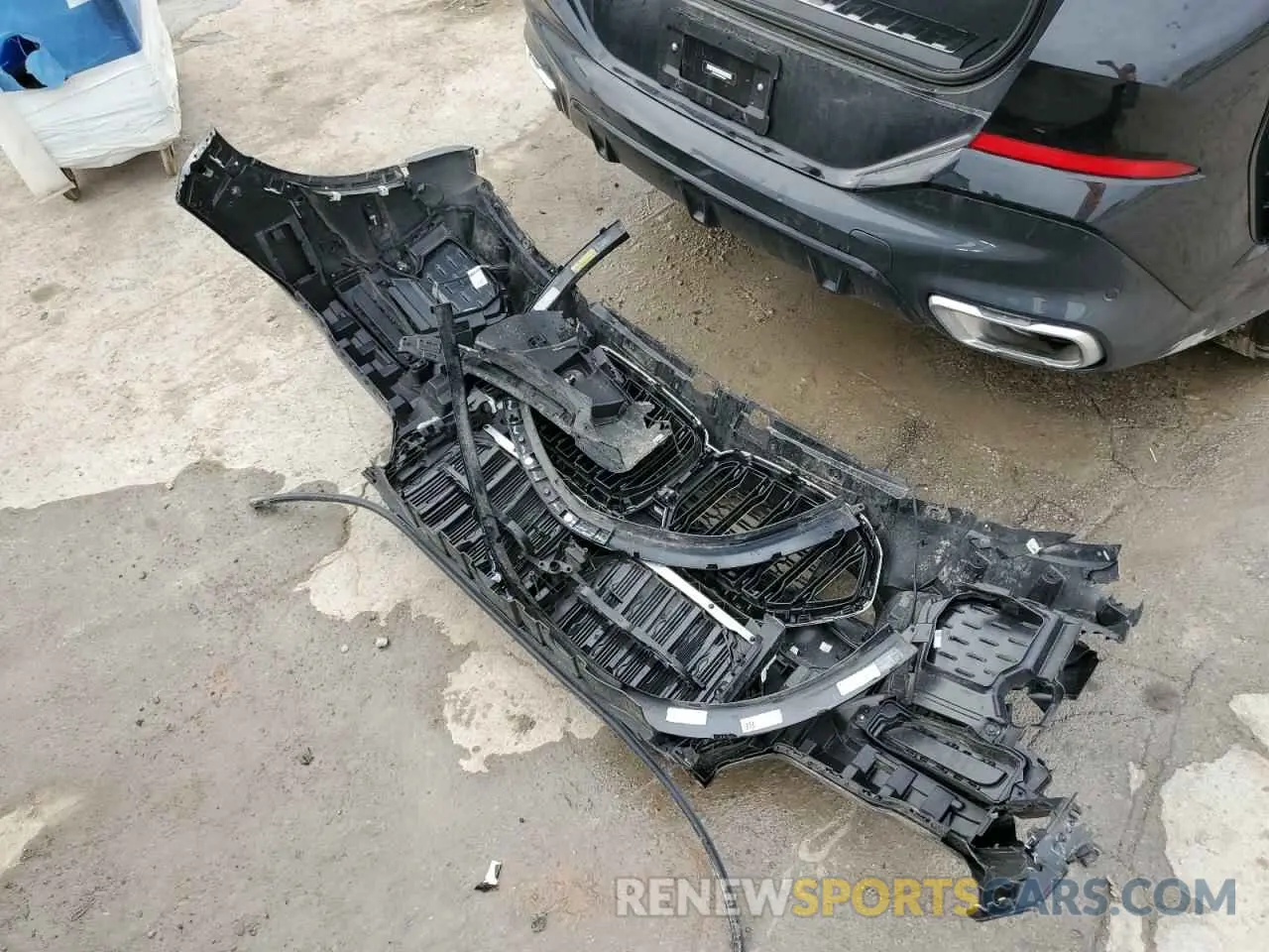 13 Photograph of a damaged car 5UXCY6C00P9S03320 BMW X6 2023