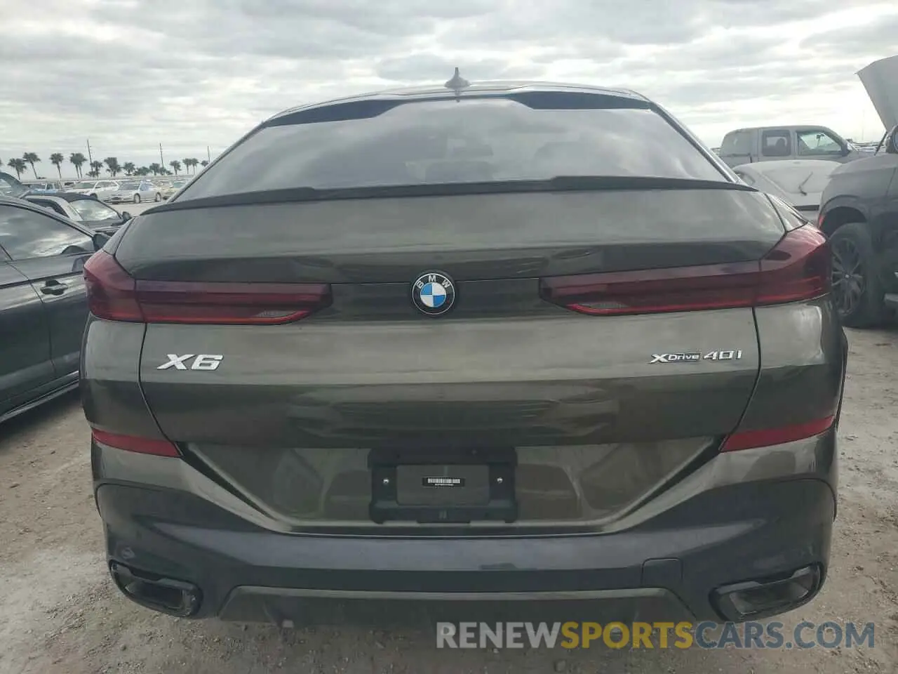 6 Photograph of a damaged car 5UXCY6C01P9P60687 BMW X6 2023
