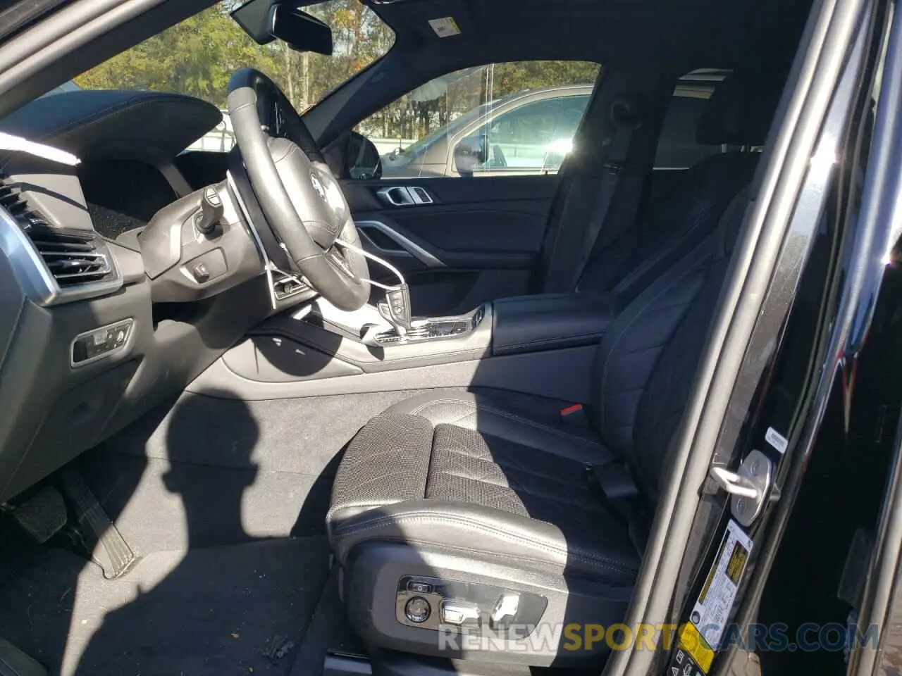 7 Photograph of a damaged car 5UXCY6C04P9P46153 BMW X6 2023