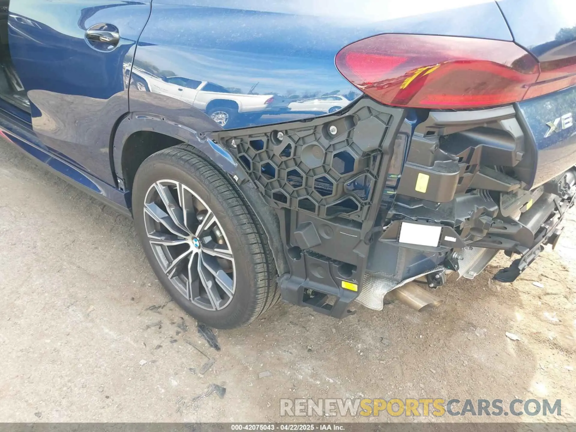 20 Photograph of a damaged car 5UXCY6C07P9P85707 BMW X6 2023