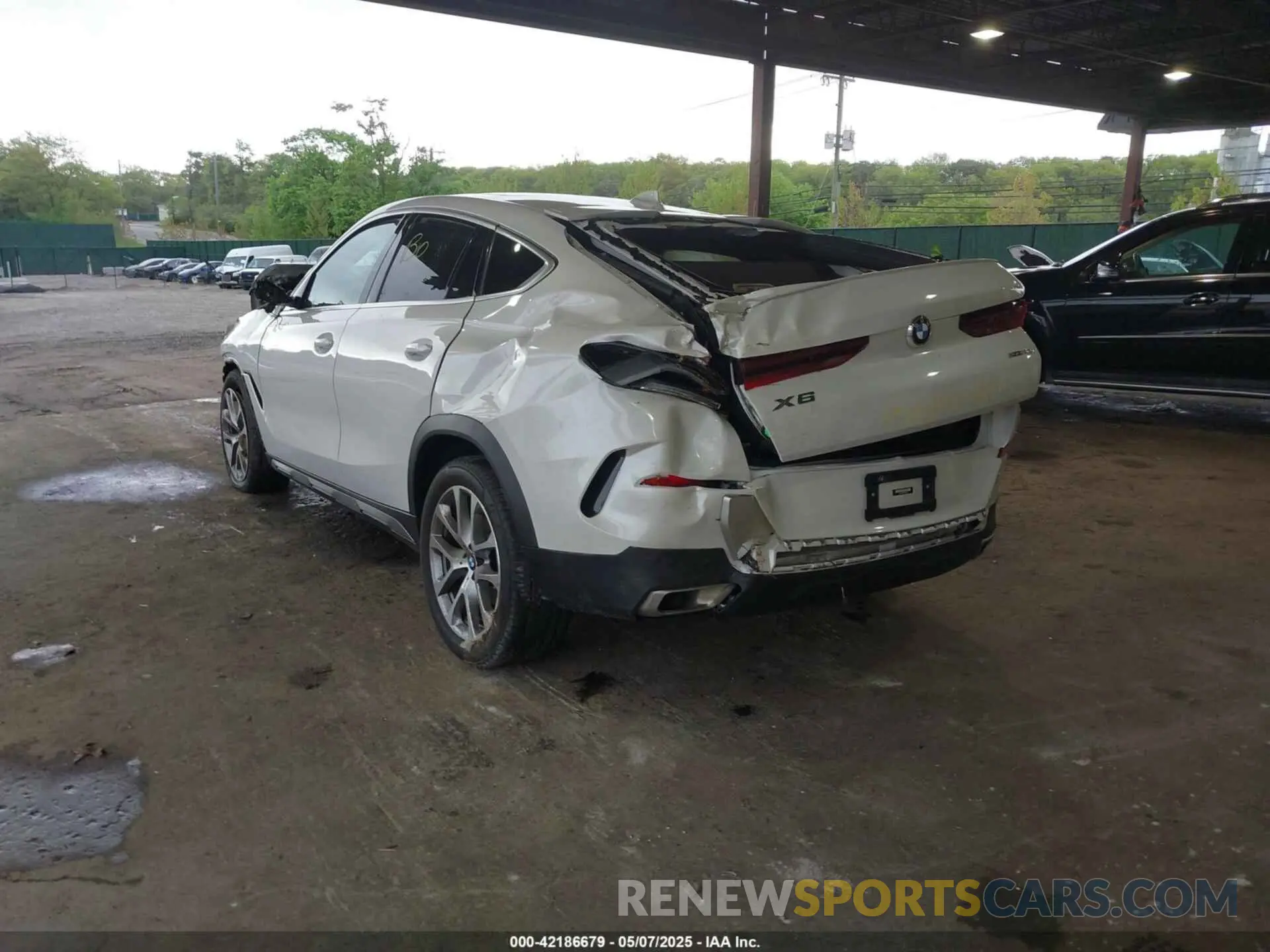 3 Photograph of a damaged car 5UXCY6C09P9N62584 BMW X6 2023