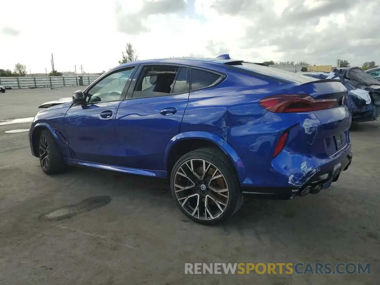 2 Photograph of a damaged car 5YMCY0C0XP9R94798 BMW X6 2023