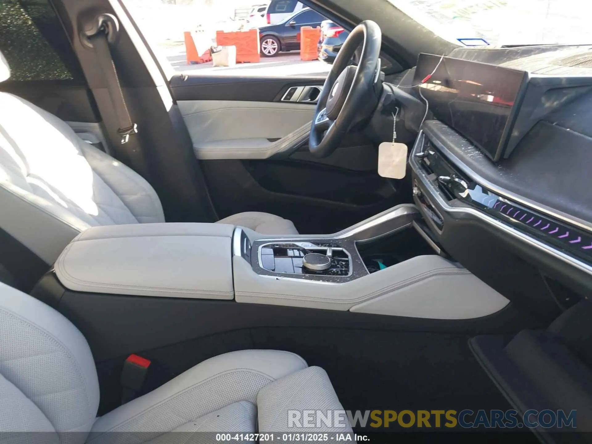 5 Photograph of a damaged car 5UX33EX02R9T41673 BMW X6 2024