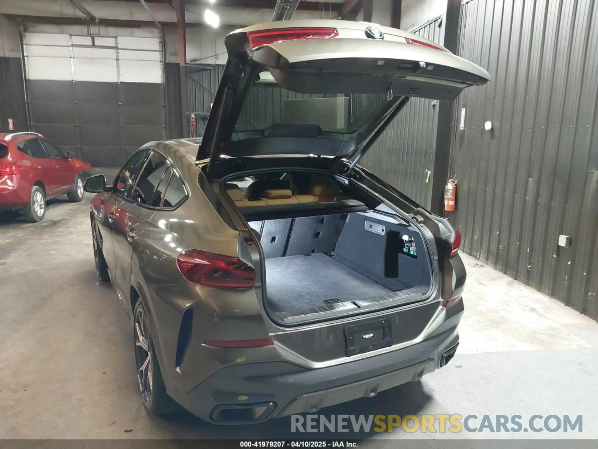 3 Photograph of a damaged car 5UX33EX07R9T11763 BMW X6 2024