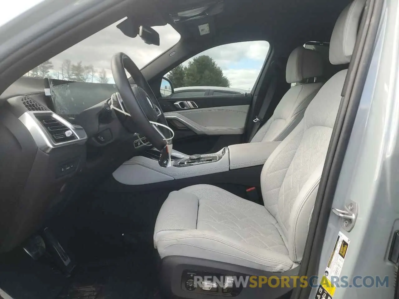 7 Photograph of a damaged car 5UX33EX09R9T96251 BMW X6 2024