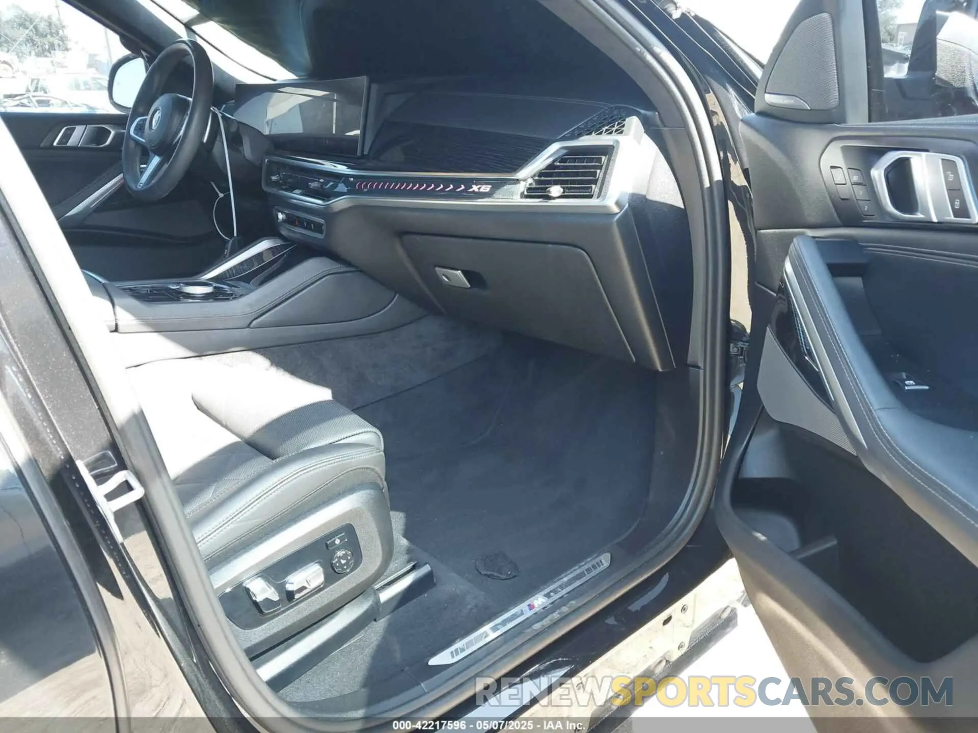 5 Photograph of a damaged car 5UX33EX09R9U76990 BMW X6 2024