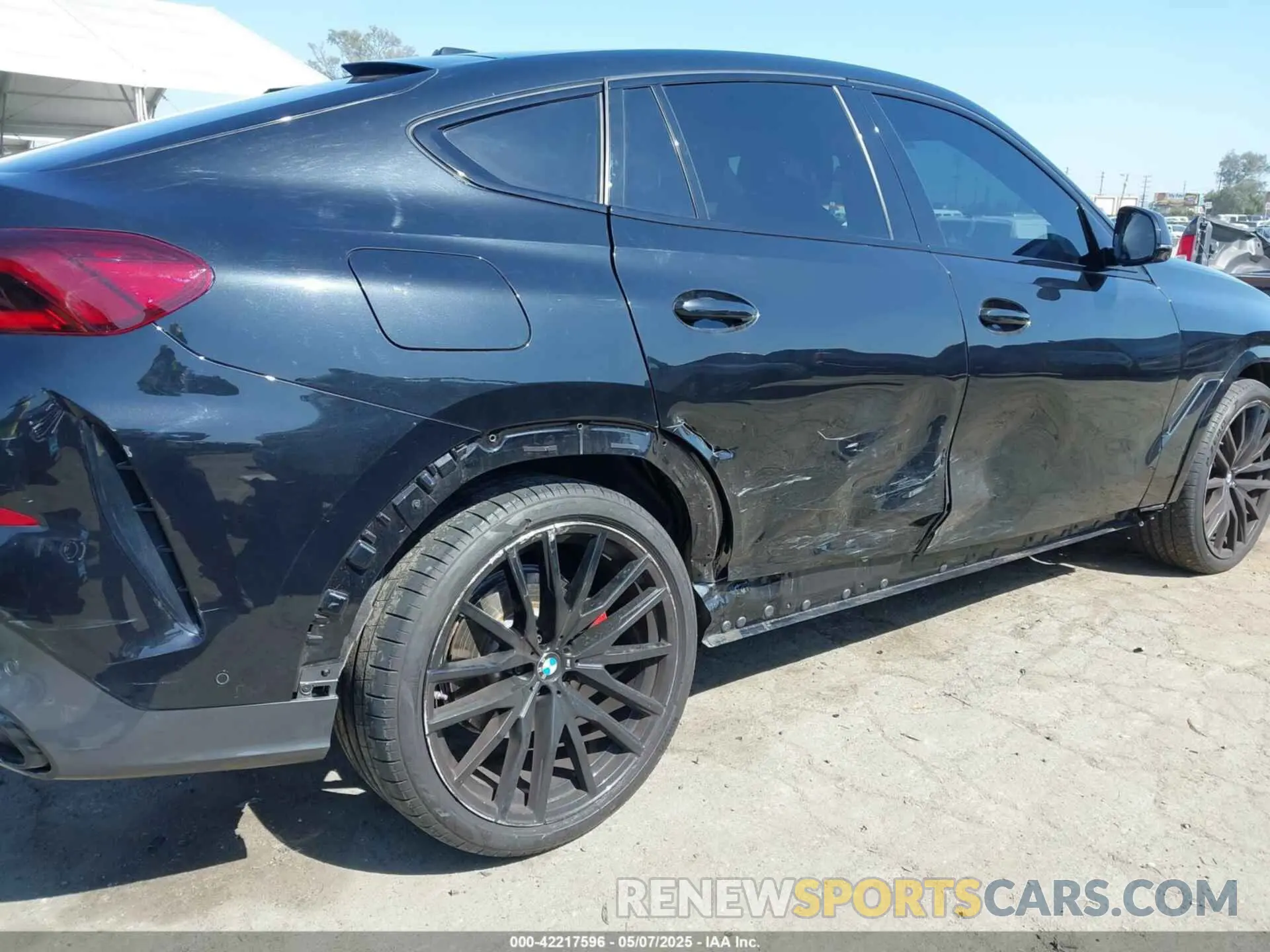 6 Photograph of a damaged car 5UX33EX09R9U76990 BMW X6 2024