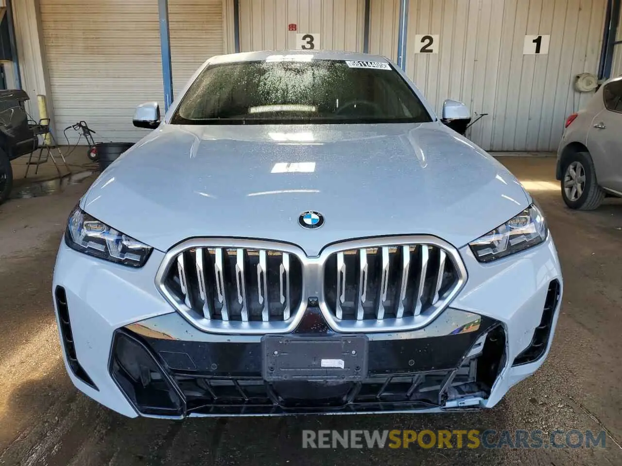 5 Photograph of a damaged car 5UX33EX02S9Z31250 BMW X6 2025