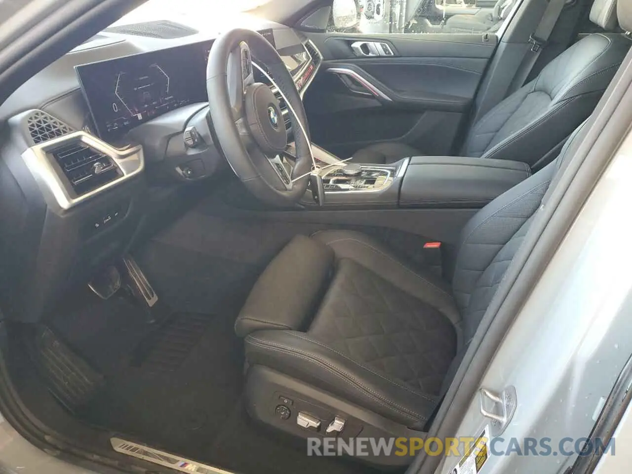 7 Photograph of a damaged car 5UX33EX02S9Z31250 BMW X6 2025
