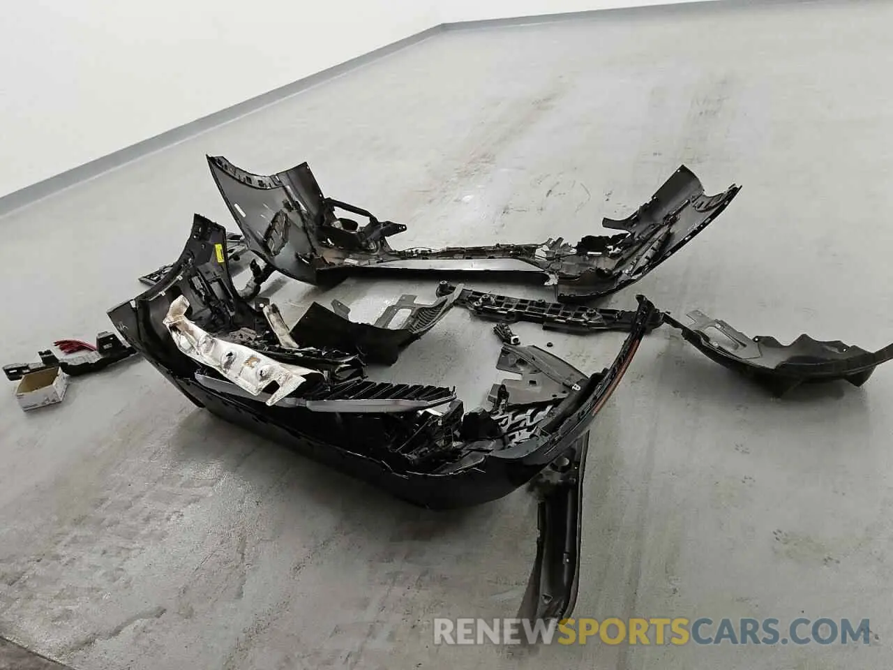 13 Photograph of a damaged car 5UX33EX03S9W96180 BMW X6 2025