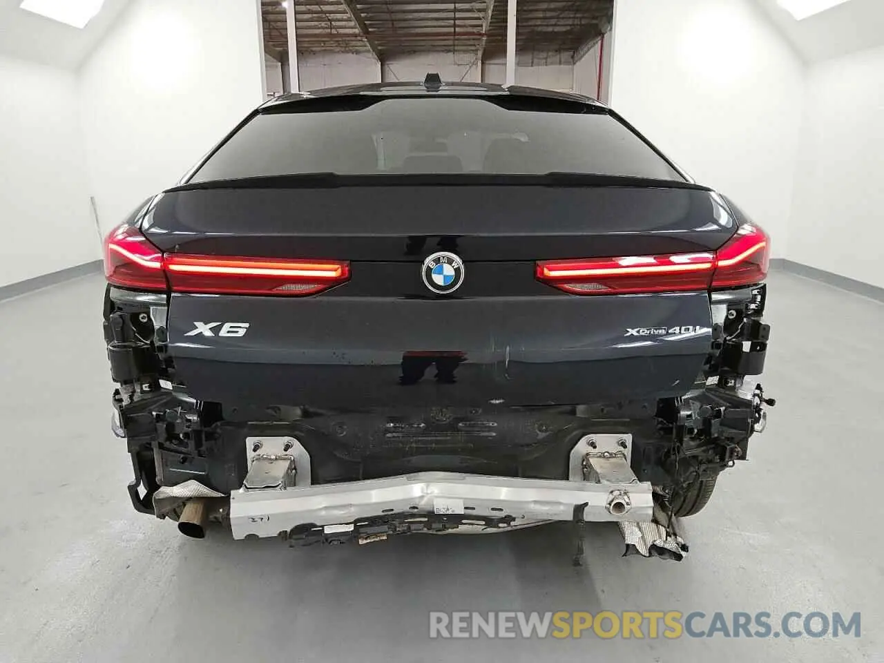 6 Photograph of a damaged car 5UX33EX03S9W96180 BMW X6 2025