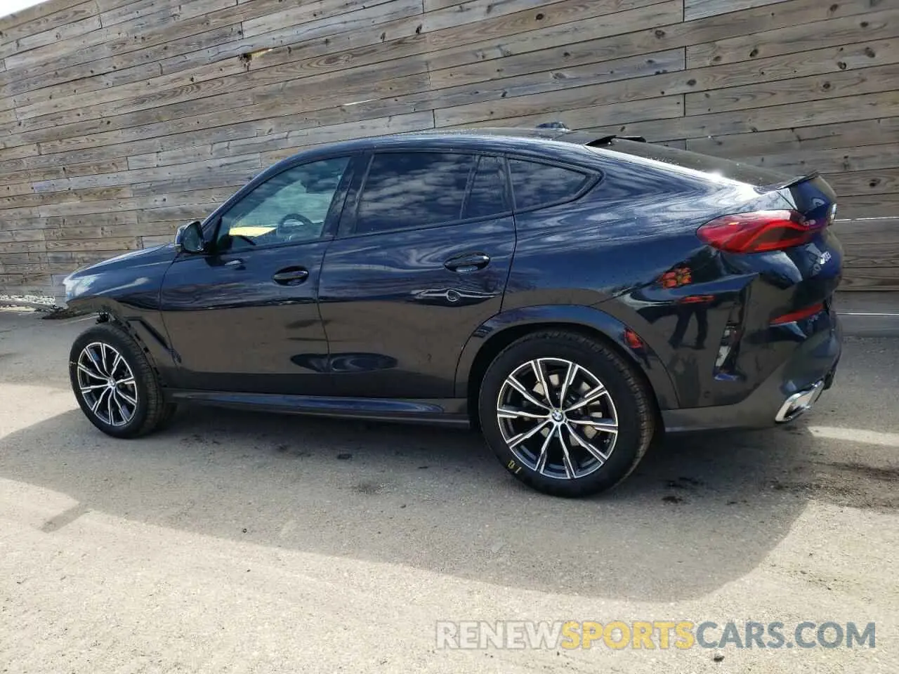 2 Photograph of a damaged car 5UX33EX03S9X36158 BMW X6 2025