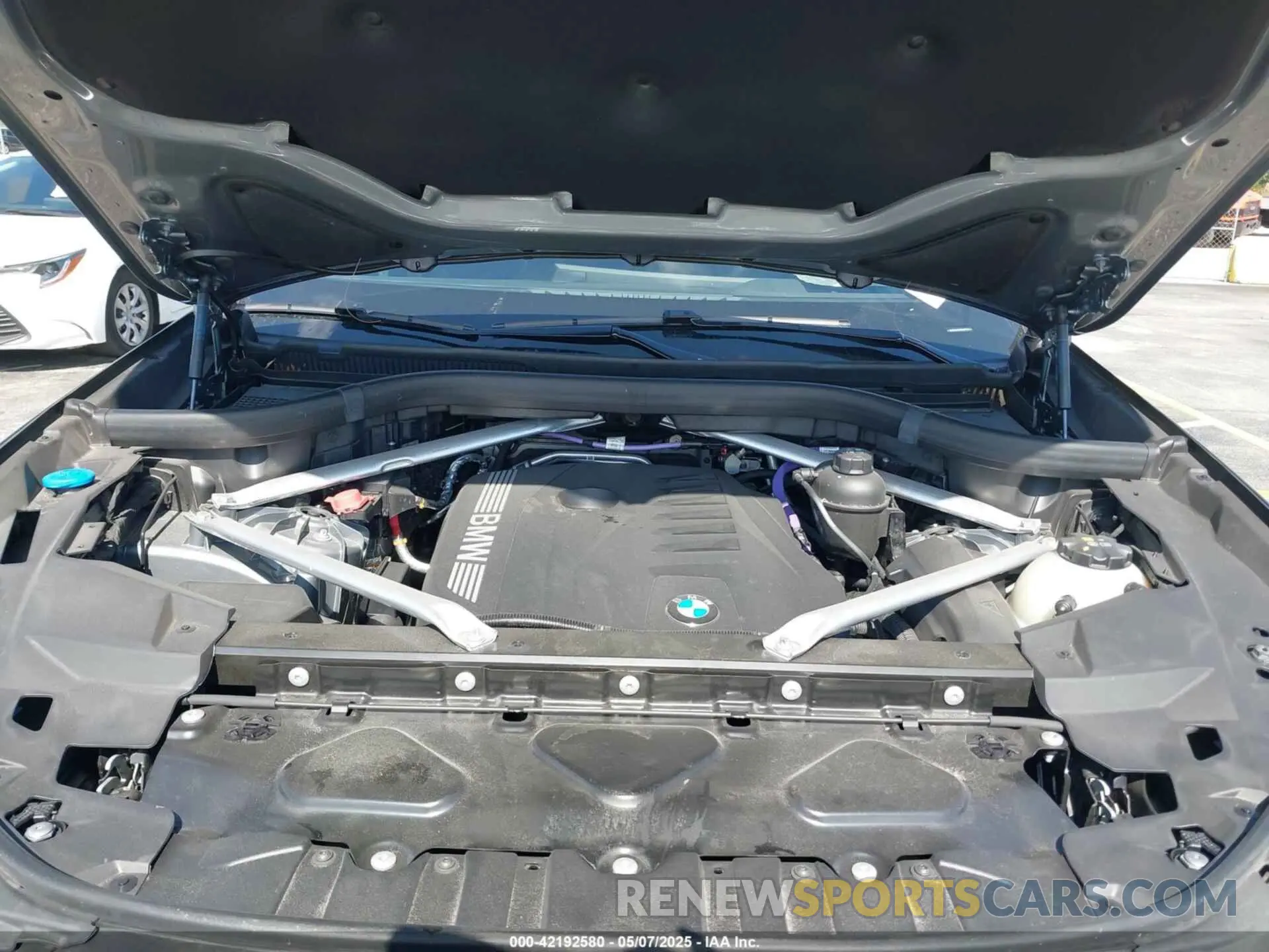 10 Photograph of a damaged car 5UX33EX04S9X20728 BMW X6 2025