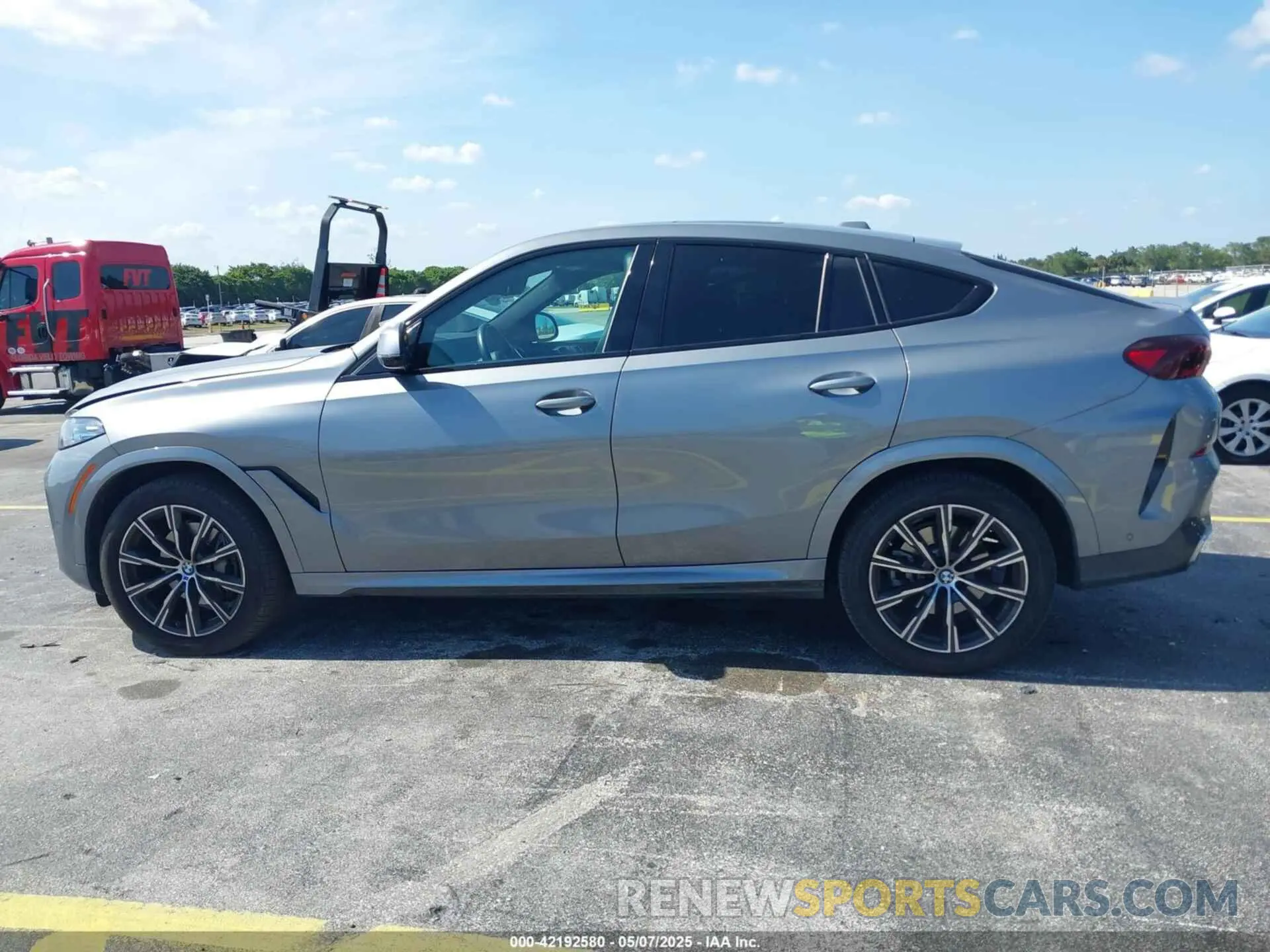 14 Photograph of a damaged car 5UX33EX04S9X20728 BMW X6 2025