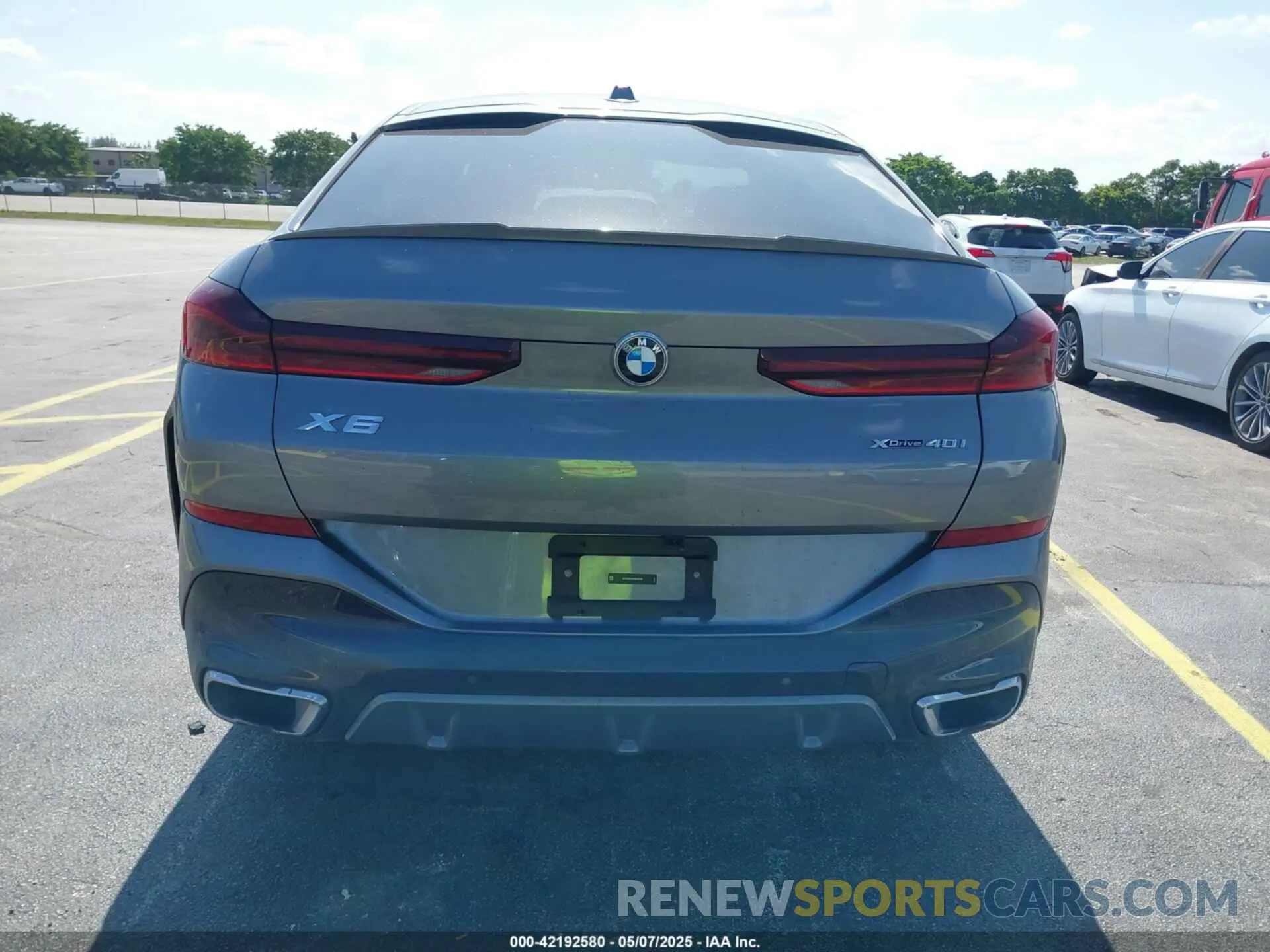 16 Photograph of a damaged car 5UX33EX04S9X20728 BMW X6 2025