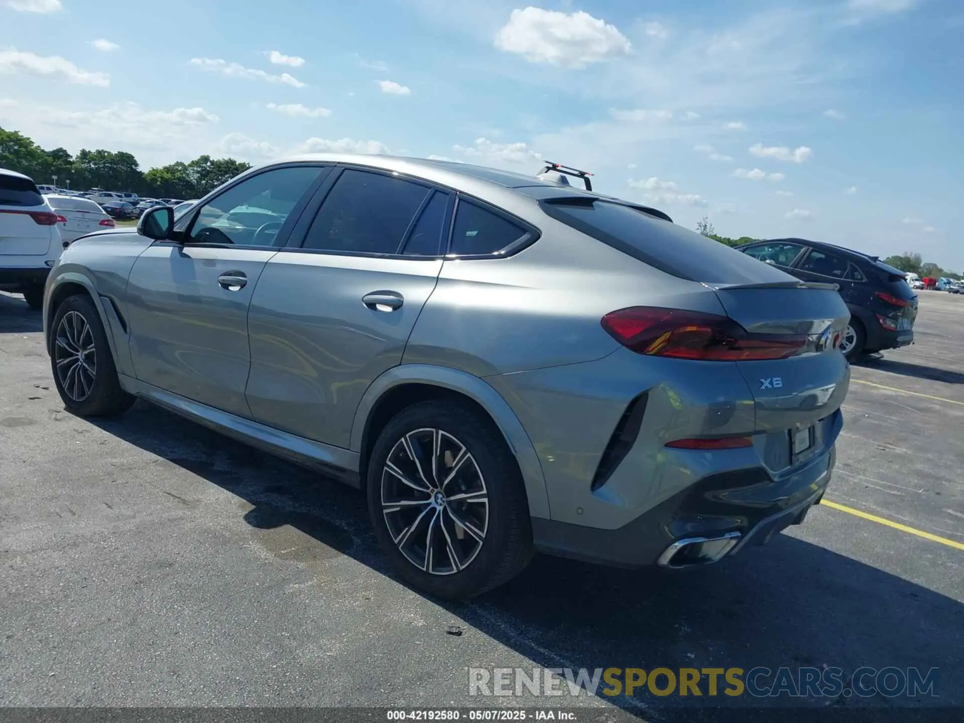 3 Photograph of a damaged car 5UX33EX04S9X20728 BMW X6 2025