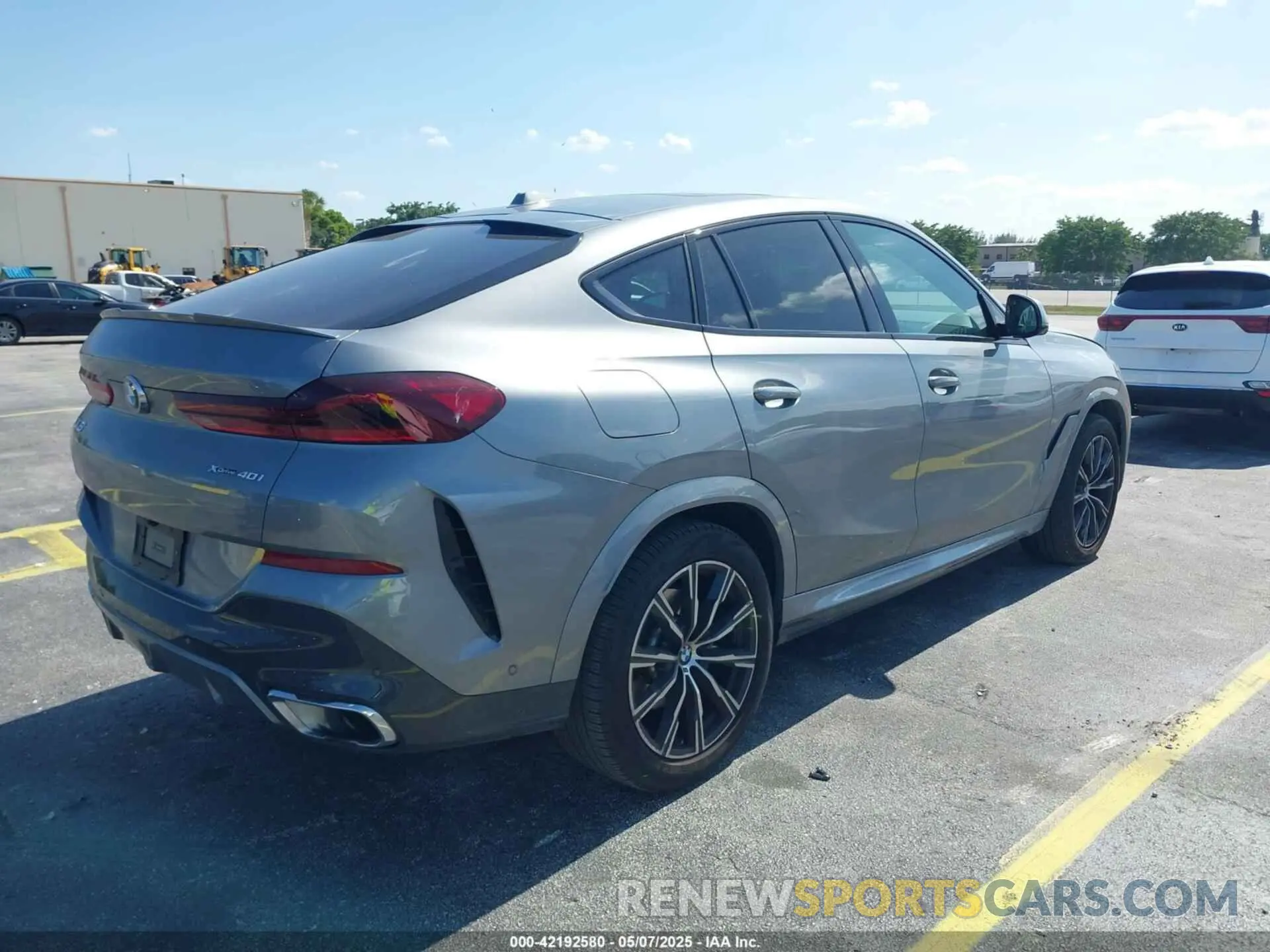 4 Photograph of a damaged car 5UX33EX04S9X20728 BMW X6 2025