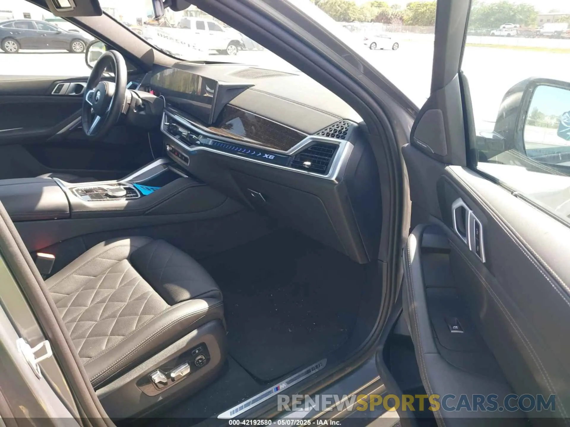 5 Photograph of a damaged car 5UX33EX04S9X20728 BMW X6 2025