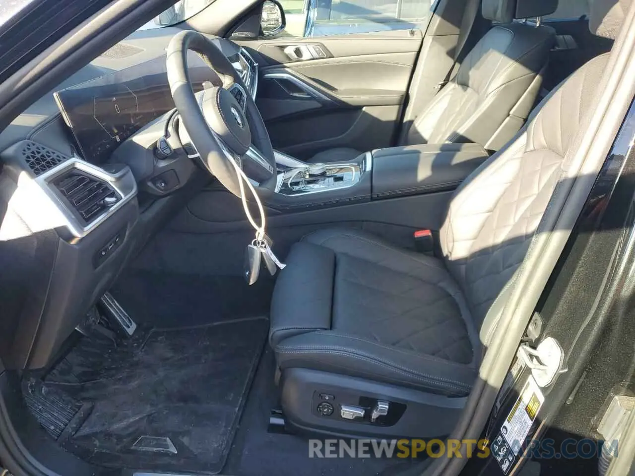7 Photograph of a damaged car 5UX33EX04S9Y40724 BMW X6 2025