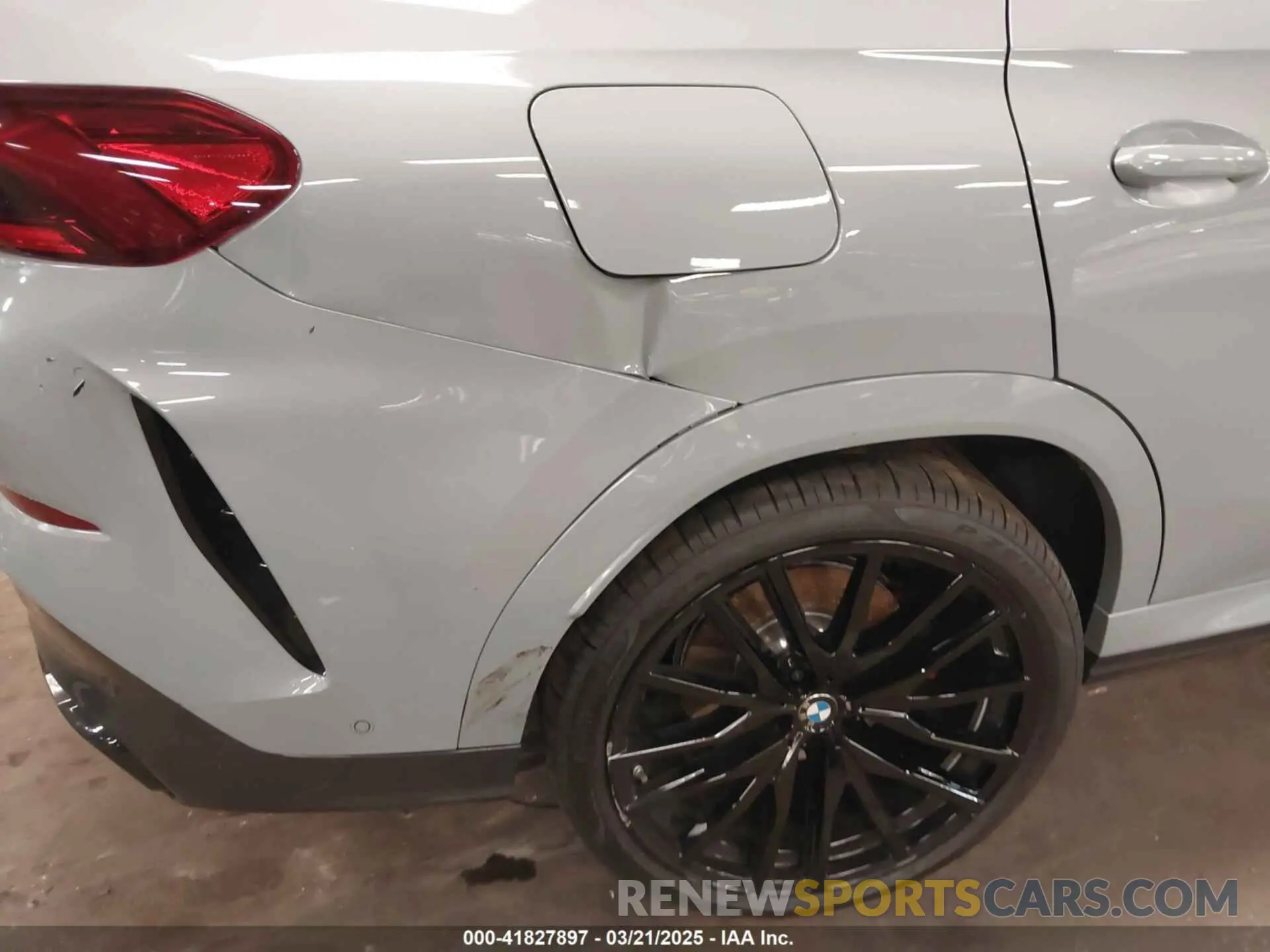 17 Photograph of a damaged car 5UX33EX04S9Z44291 BMW X6 2025