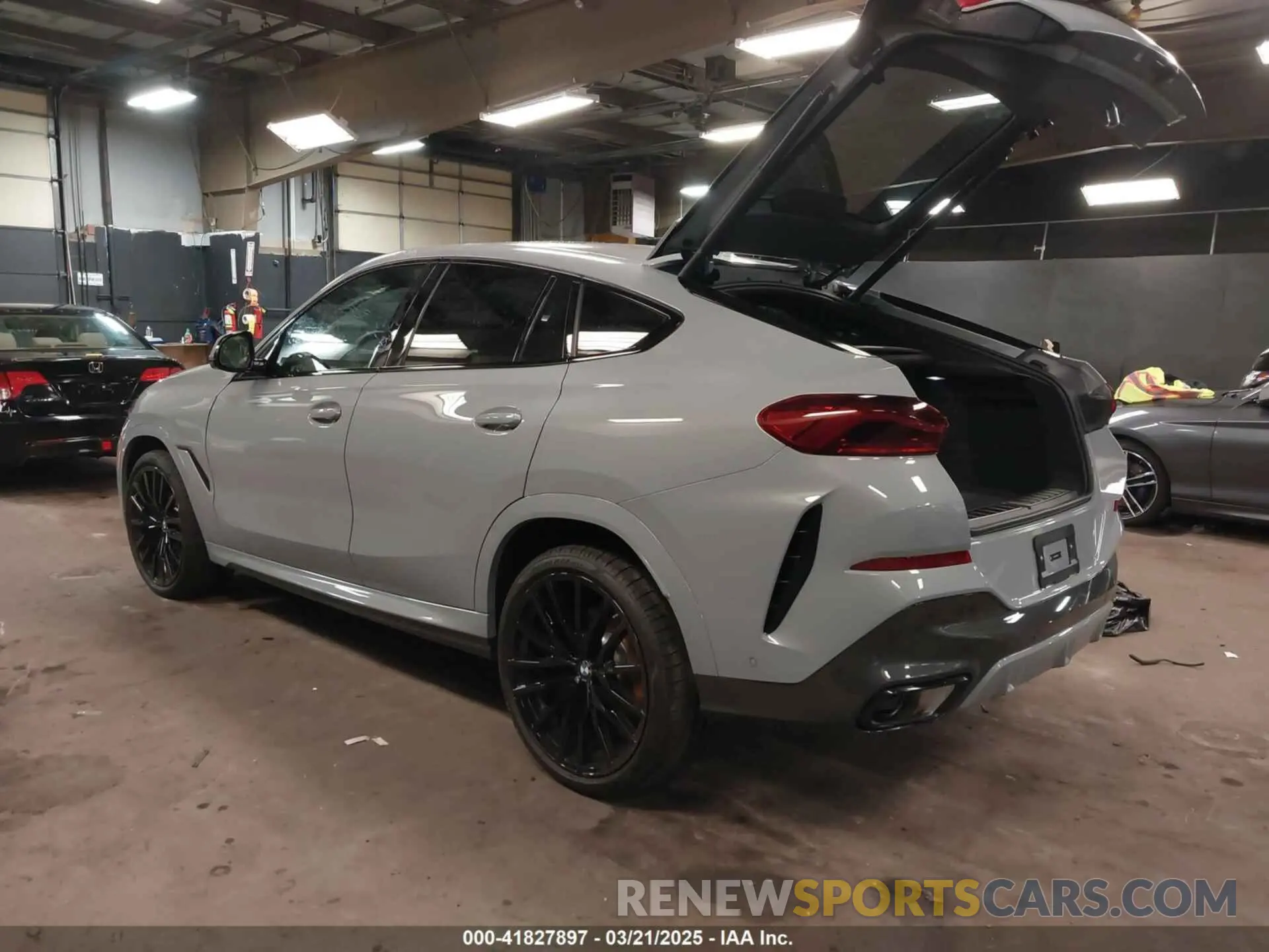 3 Photograph of a damaged car 5UX33EX04S9Z44291 BMW X6 2025