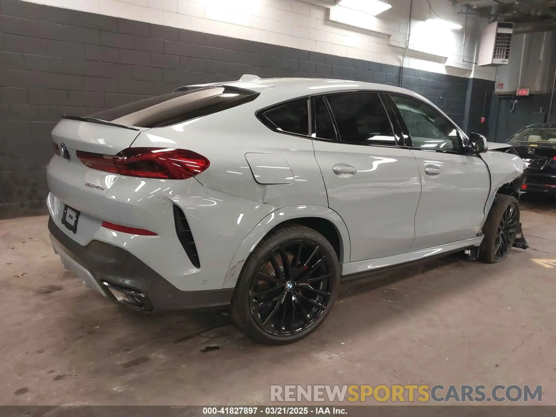 4 Photograph of a damaged car 5UX33EX04S9Z44291 BMW X6 2025