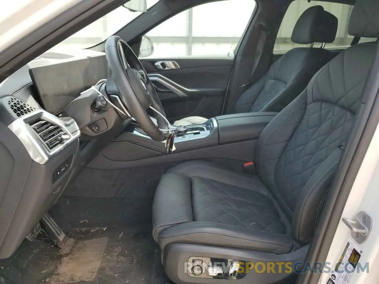 7 Photograph of a damaged car 5UX33EX05S9W42203 BMW X6 2025