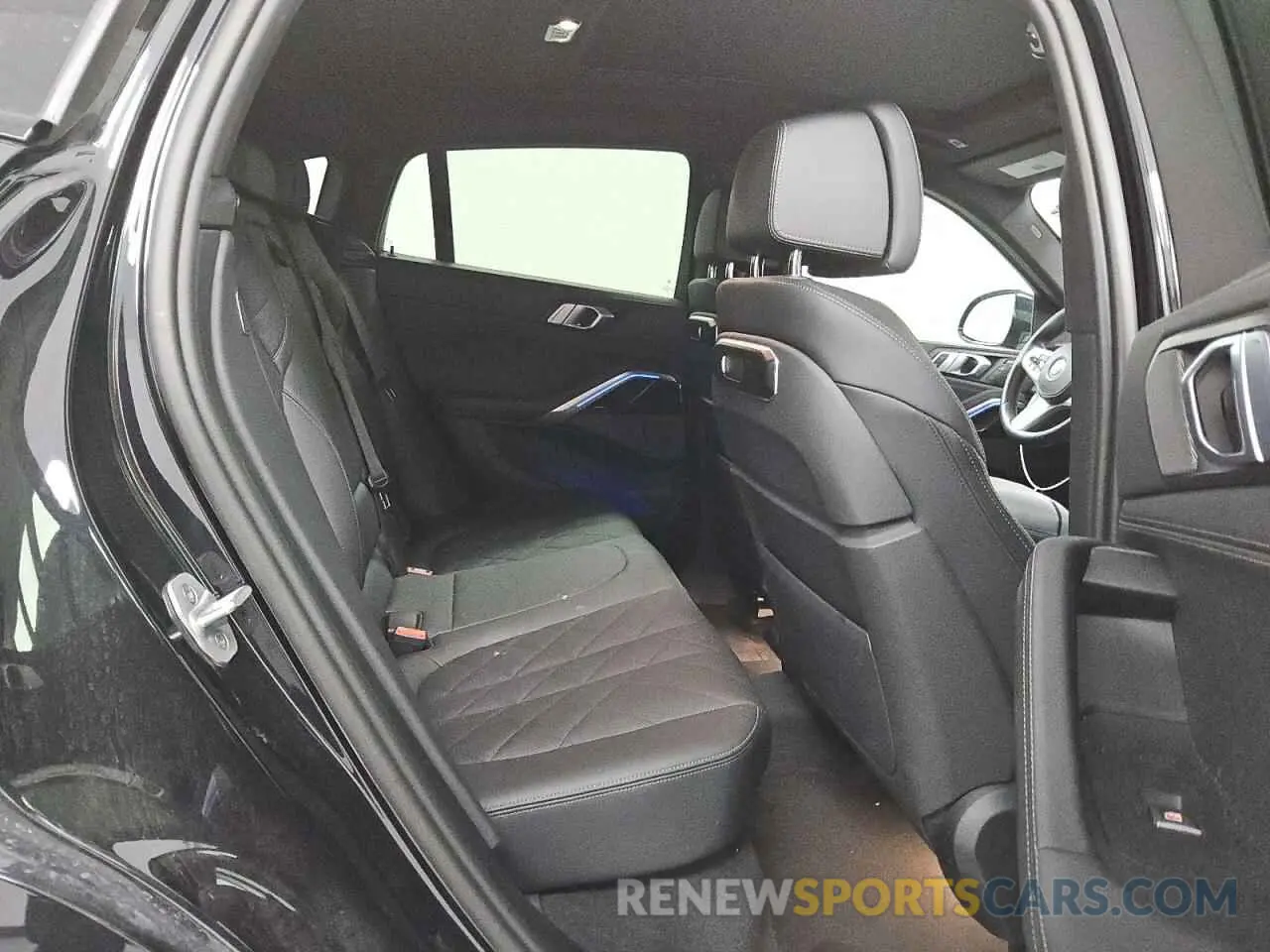 11 Photograph of a damaged car 5UX33EX05S9X14596 BMW X6 2025