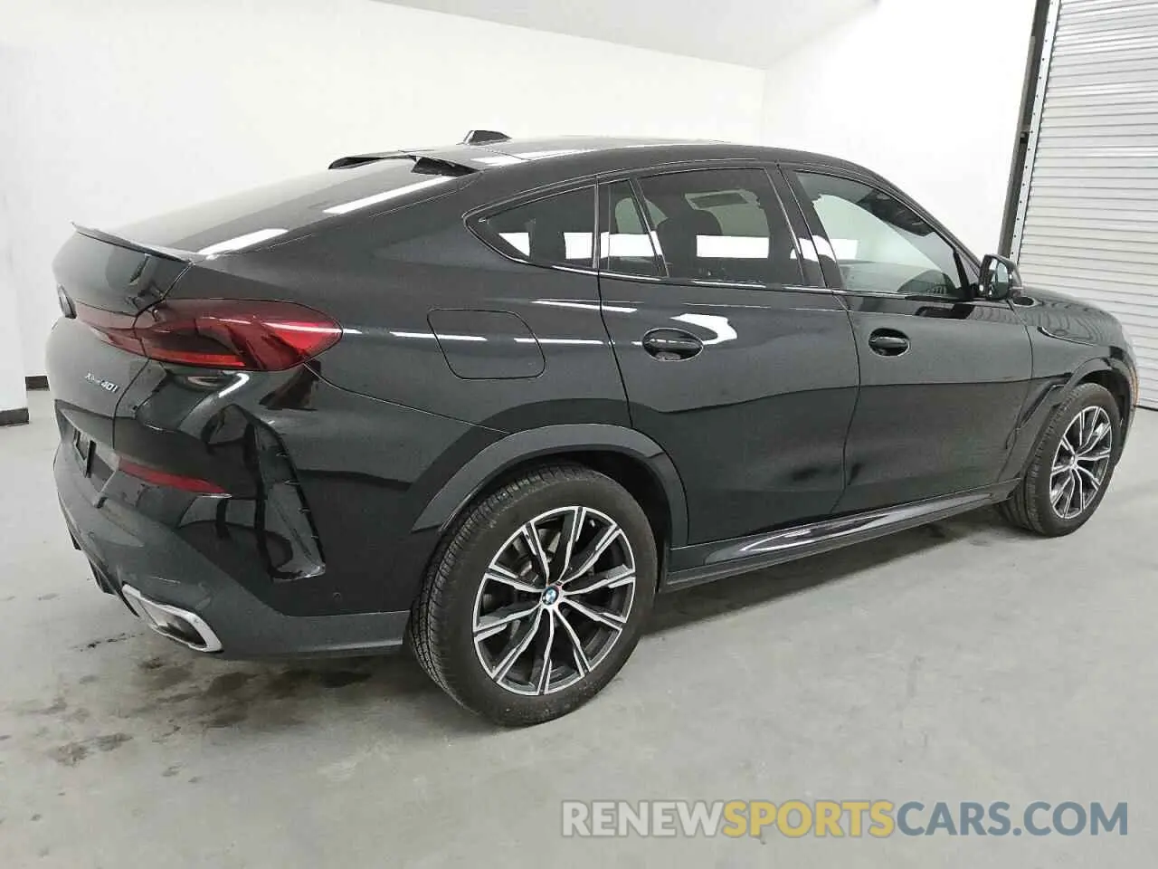 3 Photograph of a damaged car 5UX33EX05S9X14596 BMW X6 2025