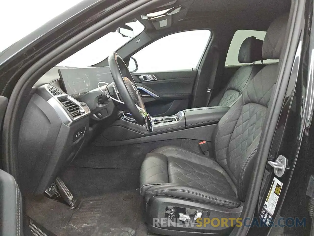 7 Photograph of a damaged car 5UX33EX05S9X14596 BMW X6 2025
